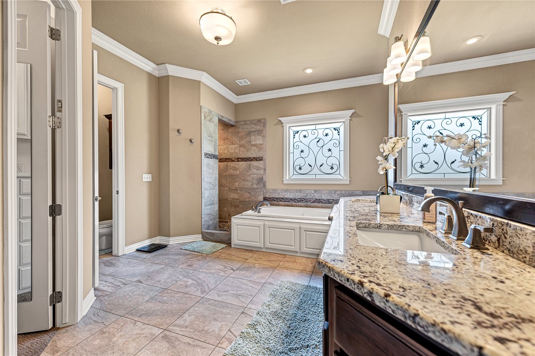 Centerton, Arkansas, 72719, United States, 5 Bedrooms Bedrooms, ,5 BathroomsBathrooms,Residential,For Sale,1992149