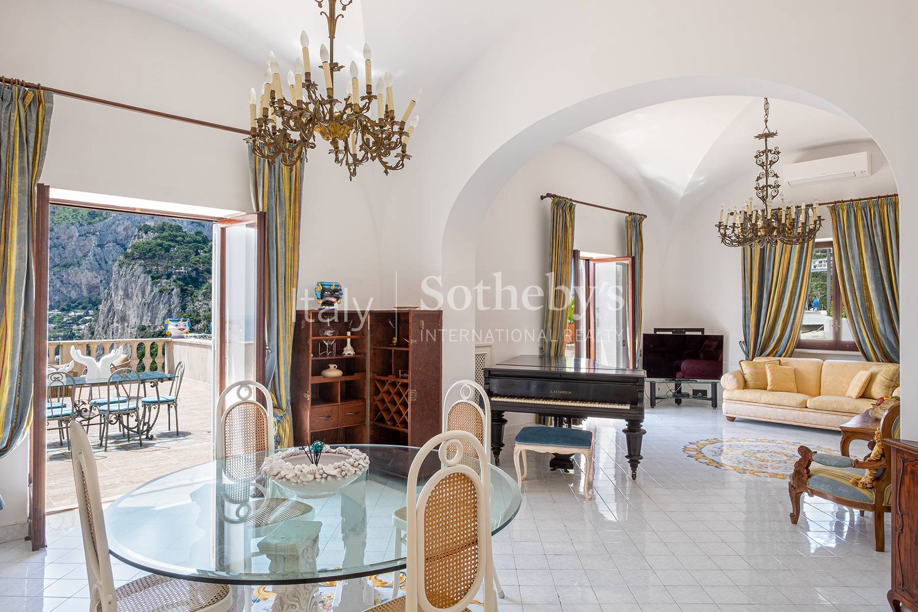  Neoclassical villa with a breath taking view - 物件實景
