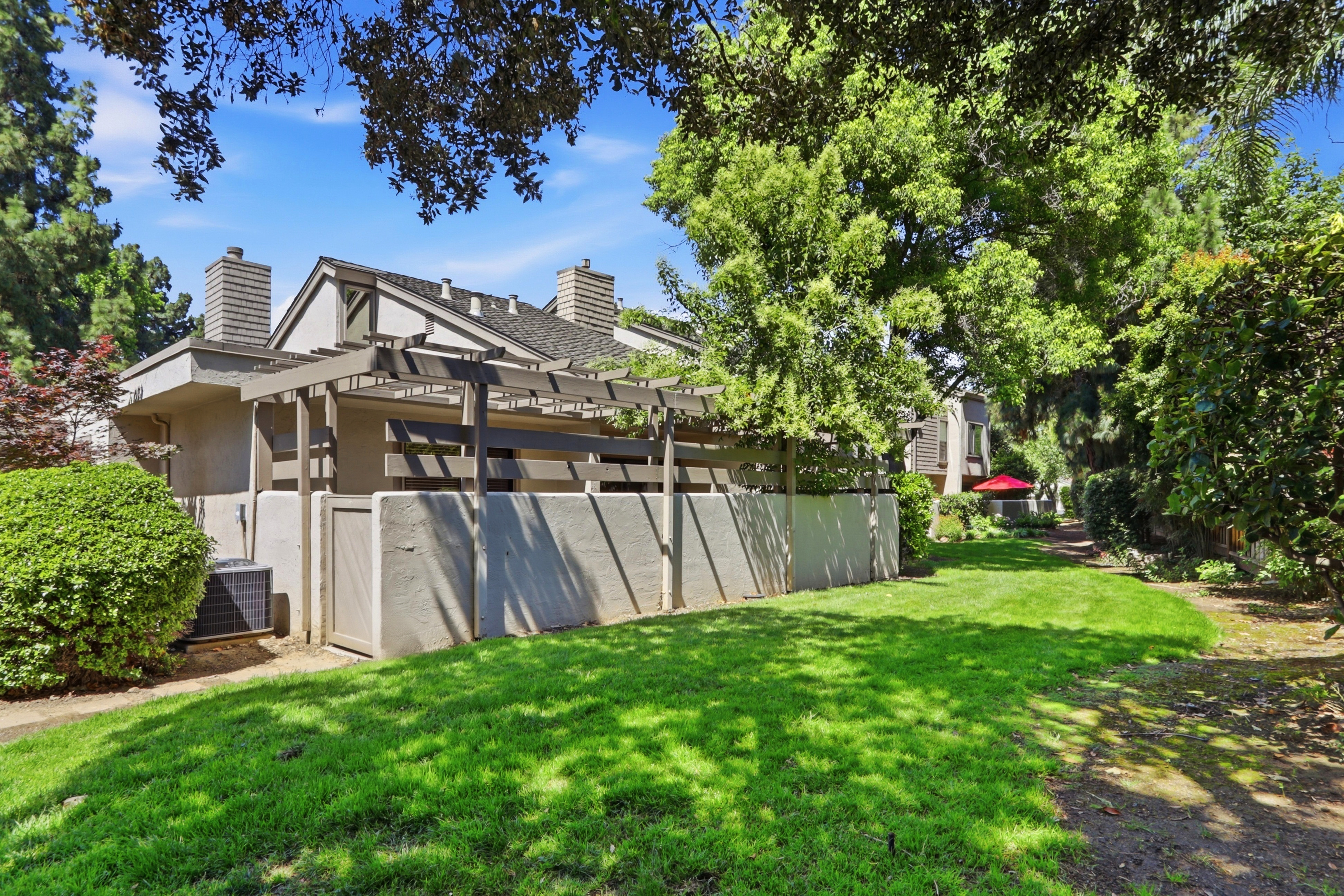  Updated Willow Glen Townhome - 物件實景