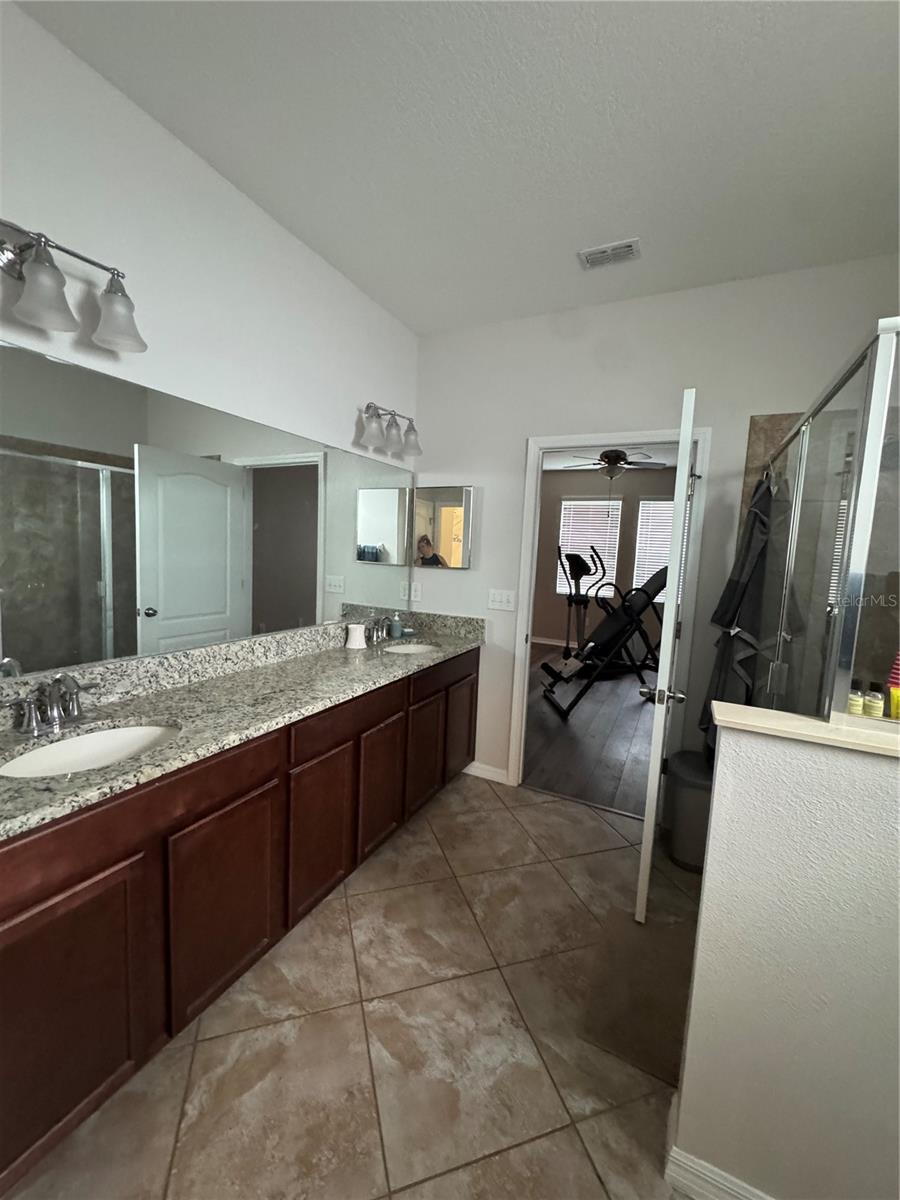 New Port Richey, Florida, 34655, United States, 5 Bedrooms Bedrooms, ,4 BathroomsBathrooms,Residential,For Sale,1979435