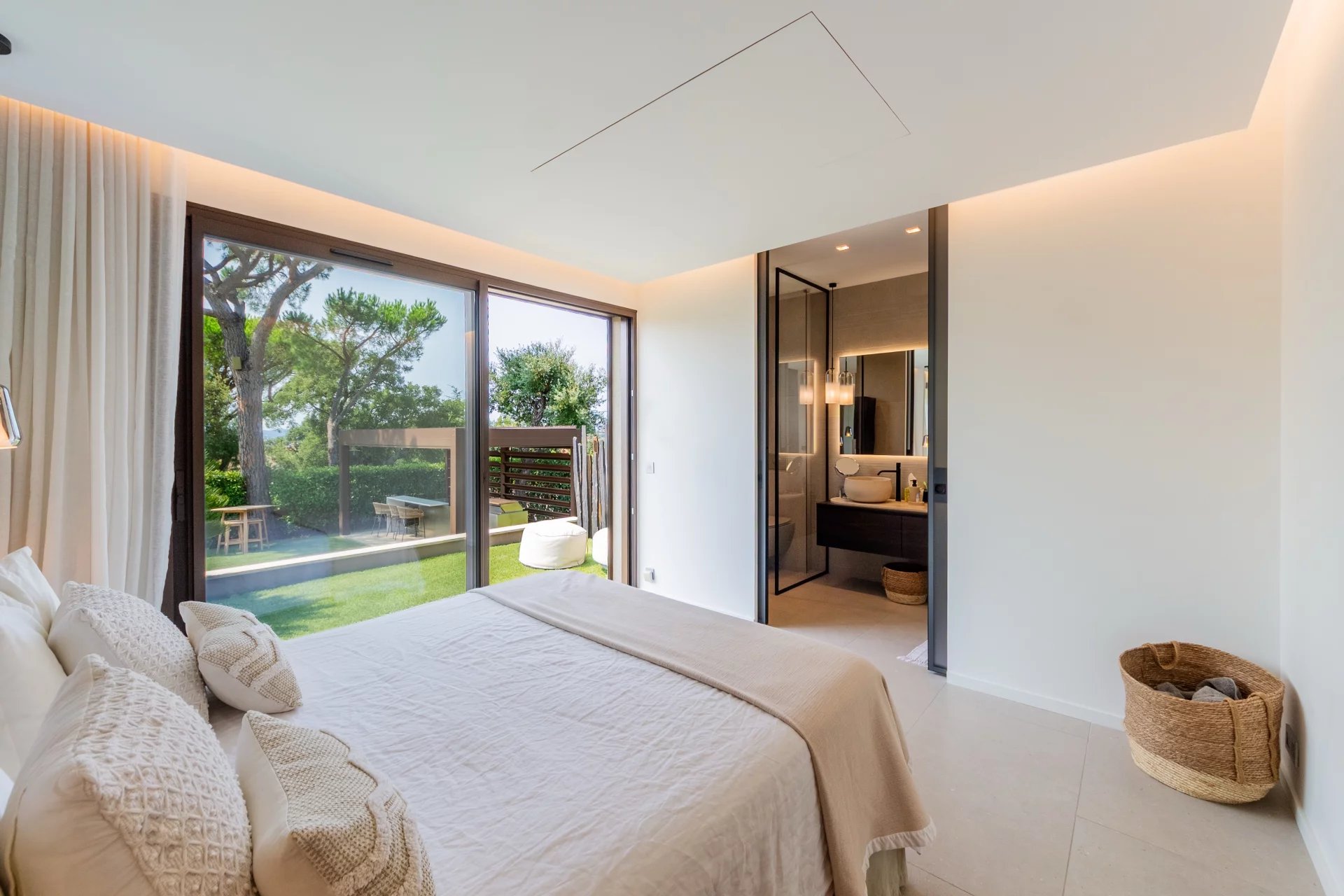 Sainte-Maxime, Provence-Alpes-Côte d’Azur, 83120, FR, 3 Bedrooms Bedrooms, ,Residential,For Sale,1912029