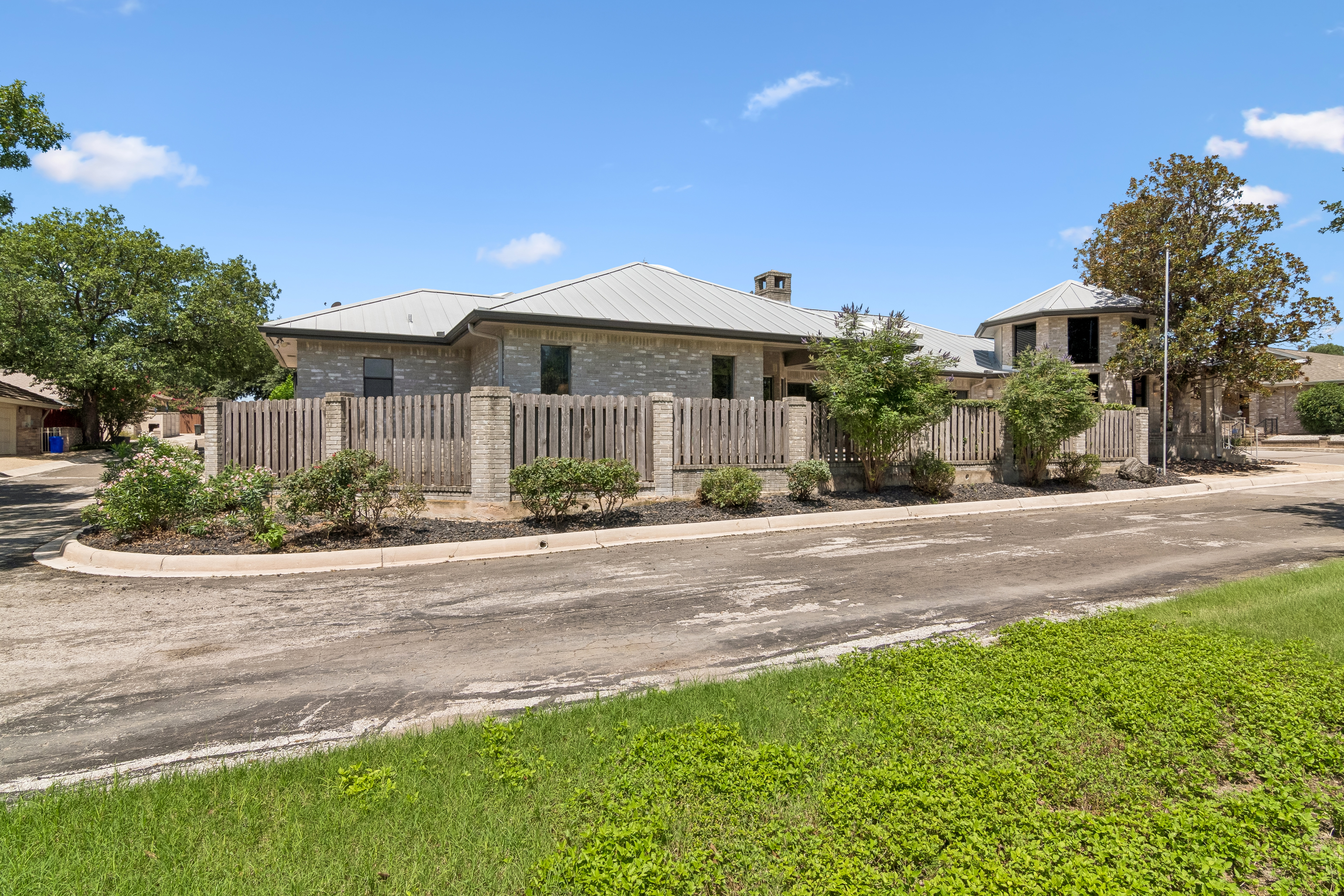  Custom Garden Home in Desirable Windcrest - 物件實景