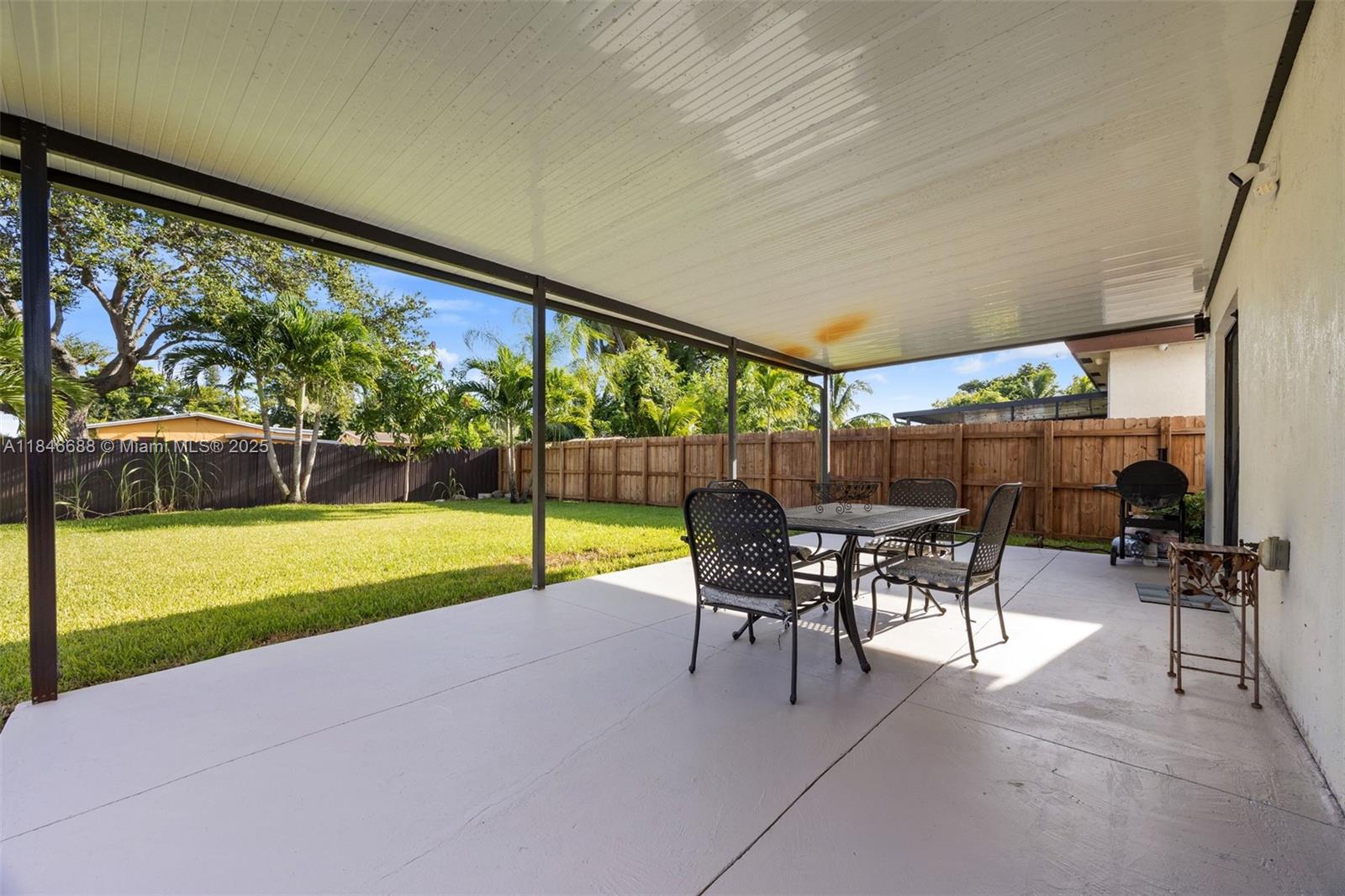 West Park, Florida, 33023, United States, 5 Bedrooms Bedrooms, ,4 BathroomsBathrooms,Residential,For Sale,1907541