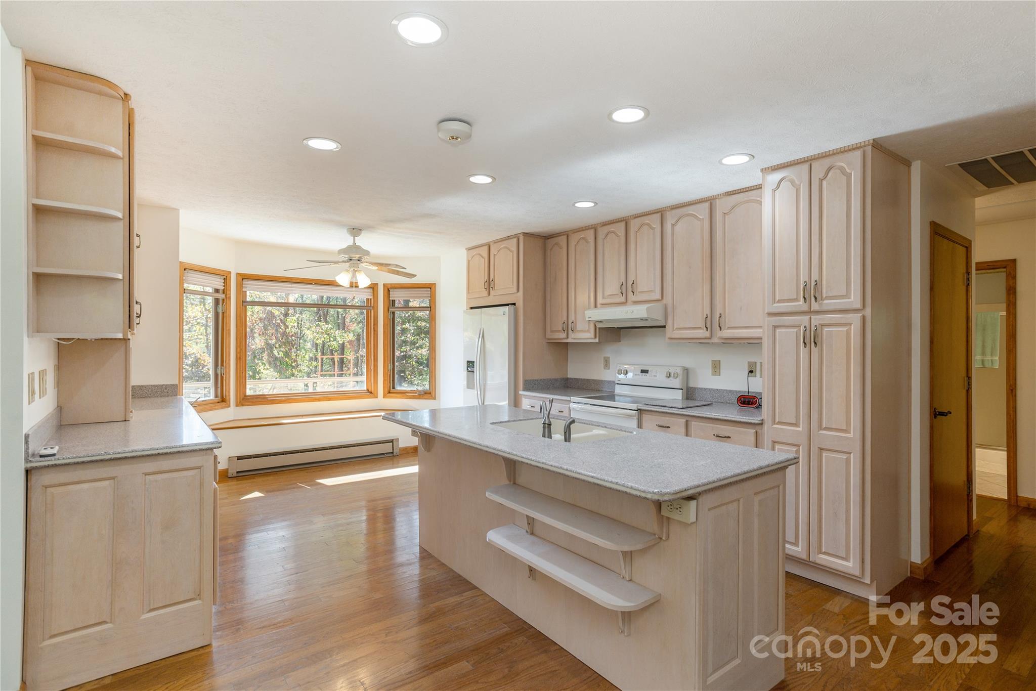 Hendersonville, North Carolina, 28792, United States, 3 Bedrooms Bedrooms, ,3 BathroomsBathrooms,Residential,For Sale,1975298