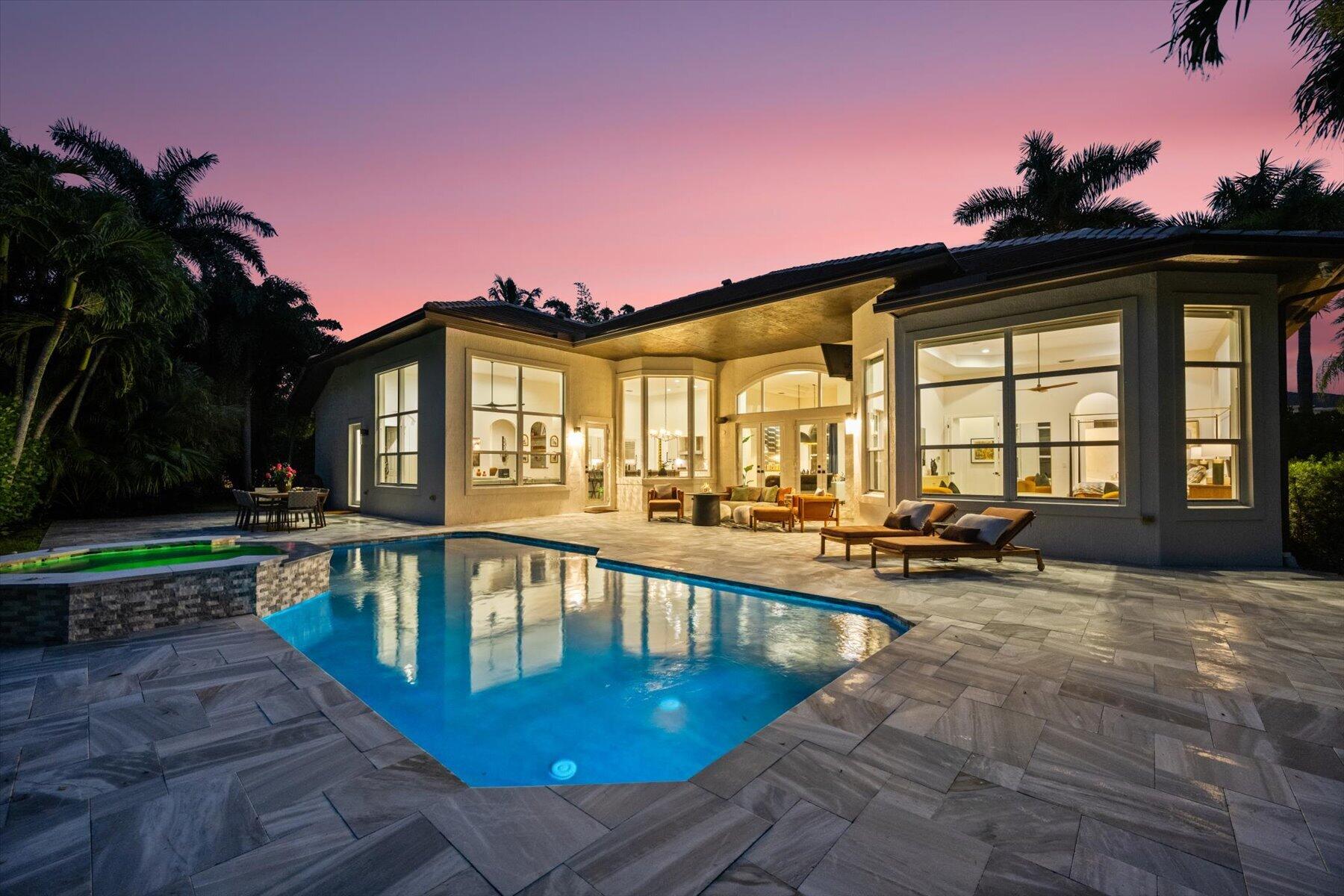  Meticulously Updated in the Equestrian Club - 物件實景