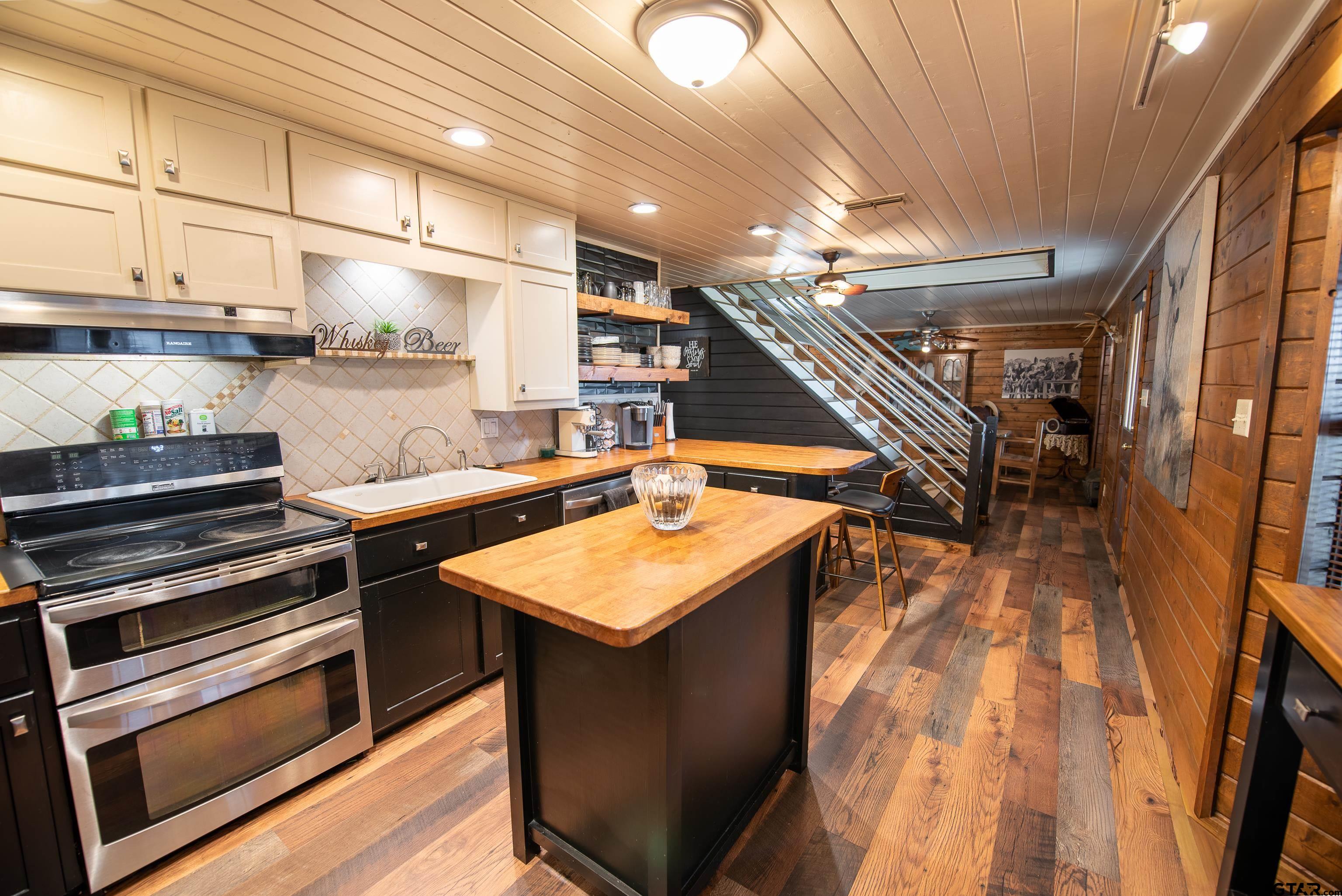 Mt Vernon, Texas, 75457, United States, 3 Bedrooms Bedrooms, ,3 BathroomsBathrooms,Residential,For Sale,1975148