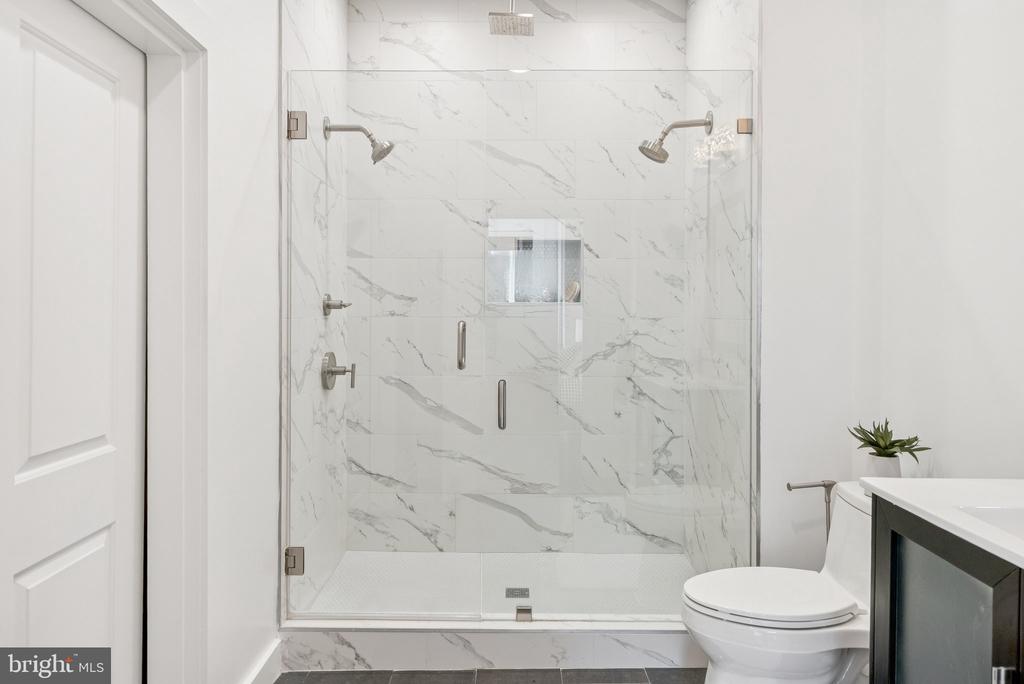 Washington, District of Columbia, 20001, United States, 6 Bedrooms Bedrooms, ,6 BathroomsBathrooms,Residential,For Sale,1983569