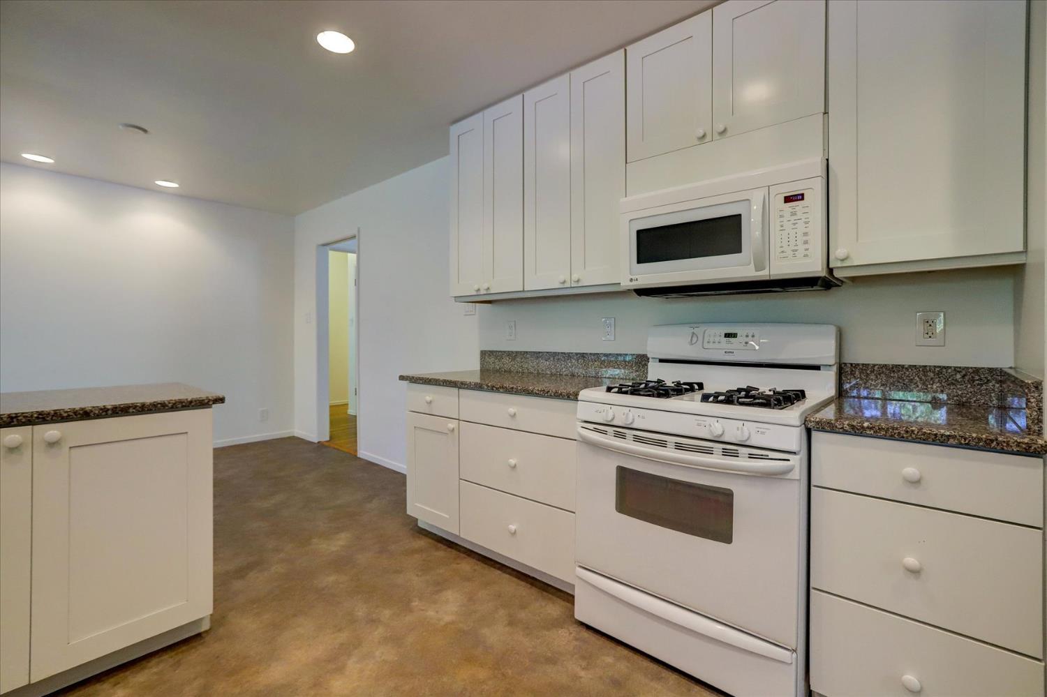 Grass Valley, California, 95945, United States, 3 Bedrooms Bedrooms, ,3 BathroomsBathrooms,Residential,For Sale,1898506