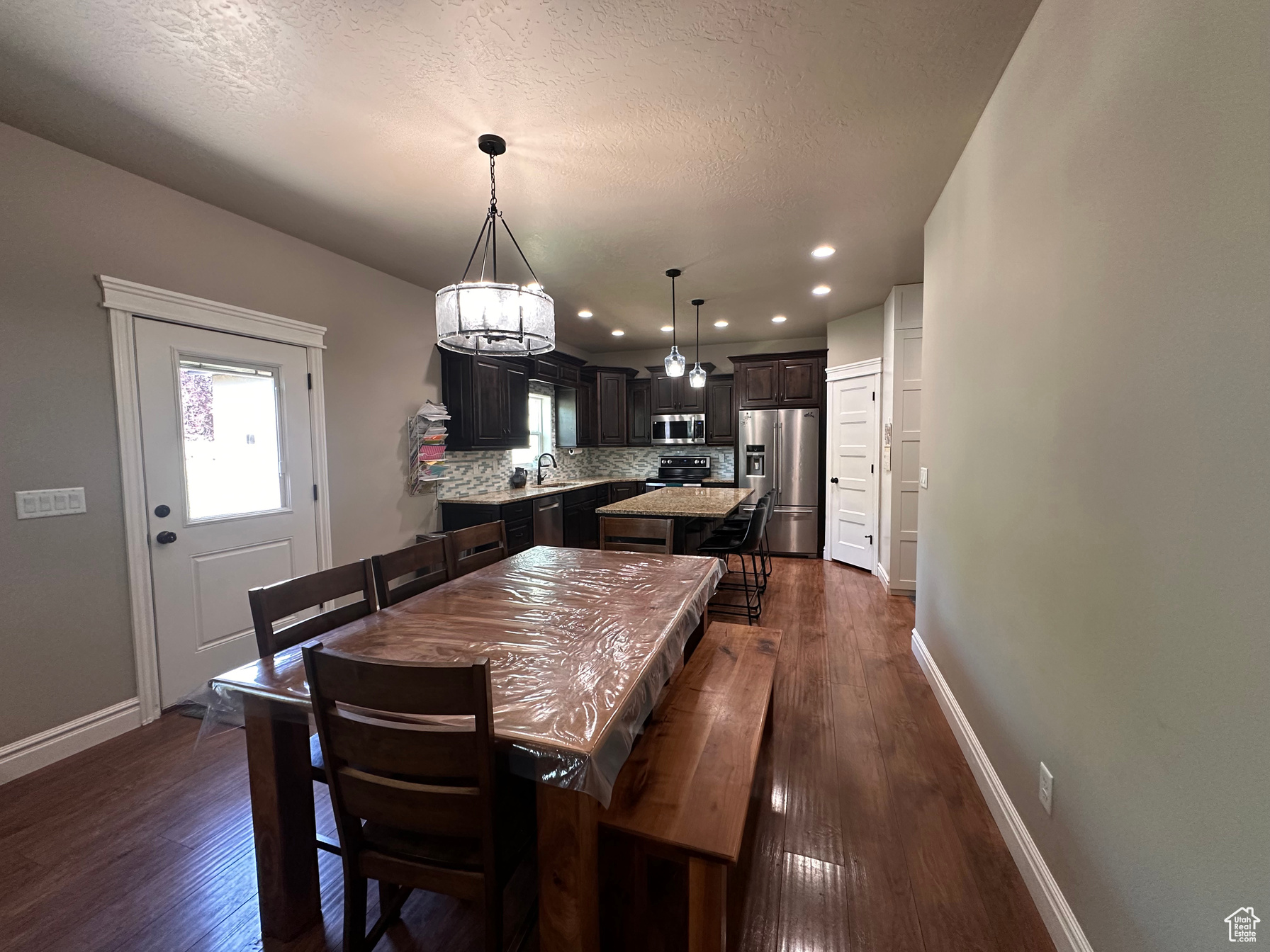 Roosevelt, Utah, 84066, United States, 6 Bedrooms Bedrooms, ,3 BathroomsBathrooms,Residential,For Sale,1976583