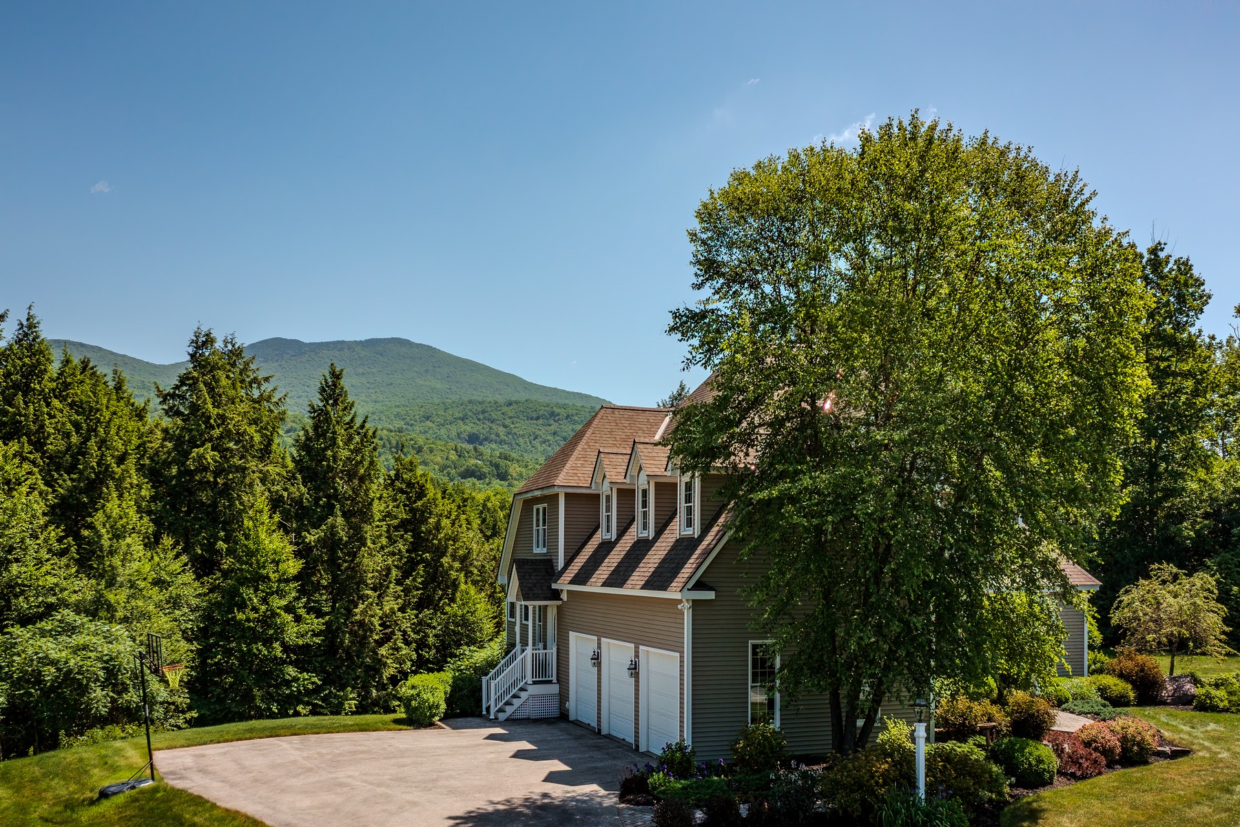  Stunning Custom Home - 物件實景