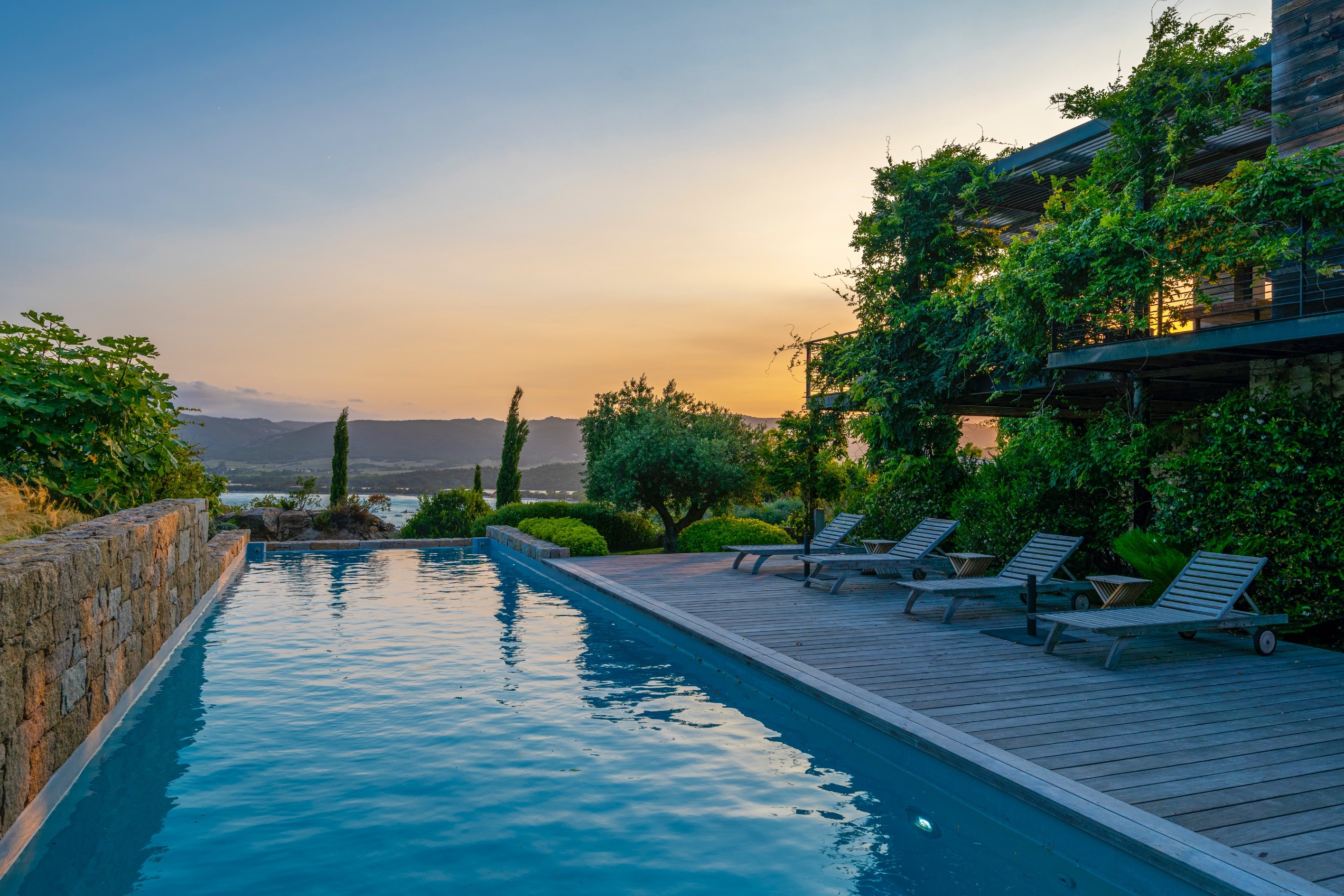  ARCHITECT-DESIGNED VILLA - PRIVATE WXATERFRONT ESTATE OF CALA D