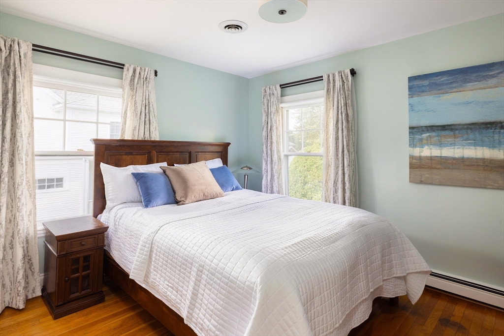 Newton, Massachusetts, 02468, United States, 5 Bedrooms Bedrooms, ,4 BathroomsBathrooms,Residential,For Sale,1942164