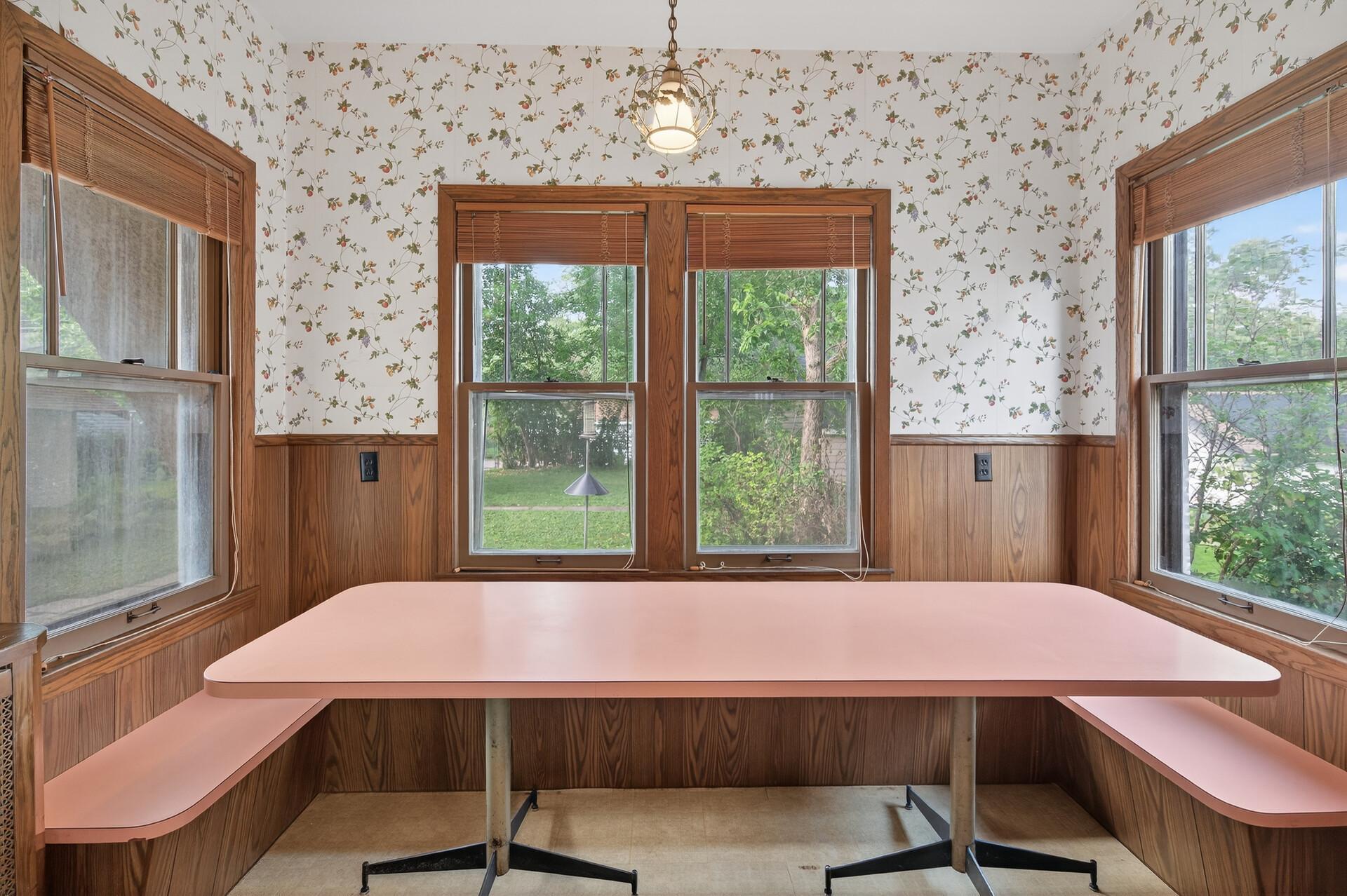 Minneapolis, Minnesota, 55409, United States, 4 Bedrooms Bedrooms, ,2 BathroomsBathrooms,Residential,For Sale,1959078