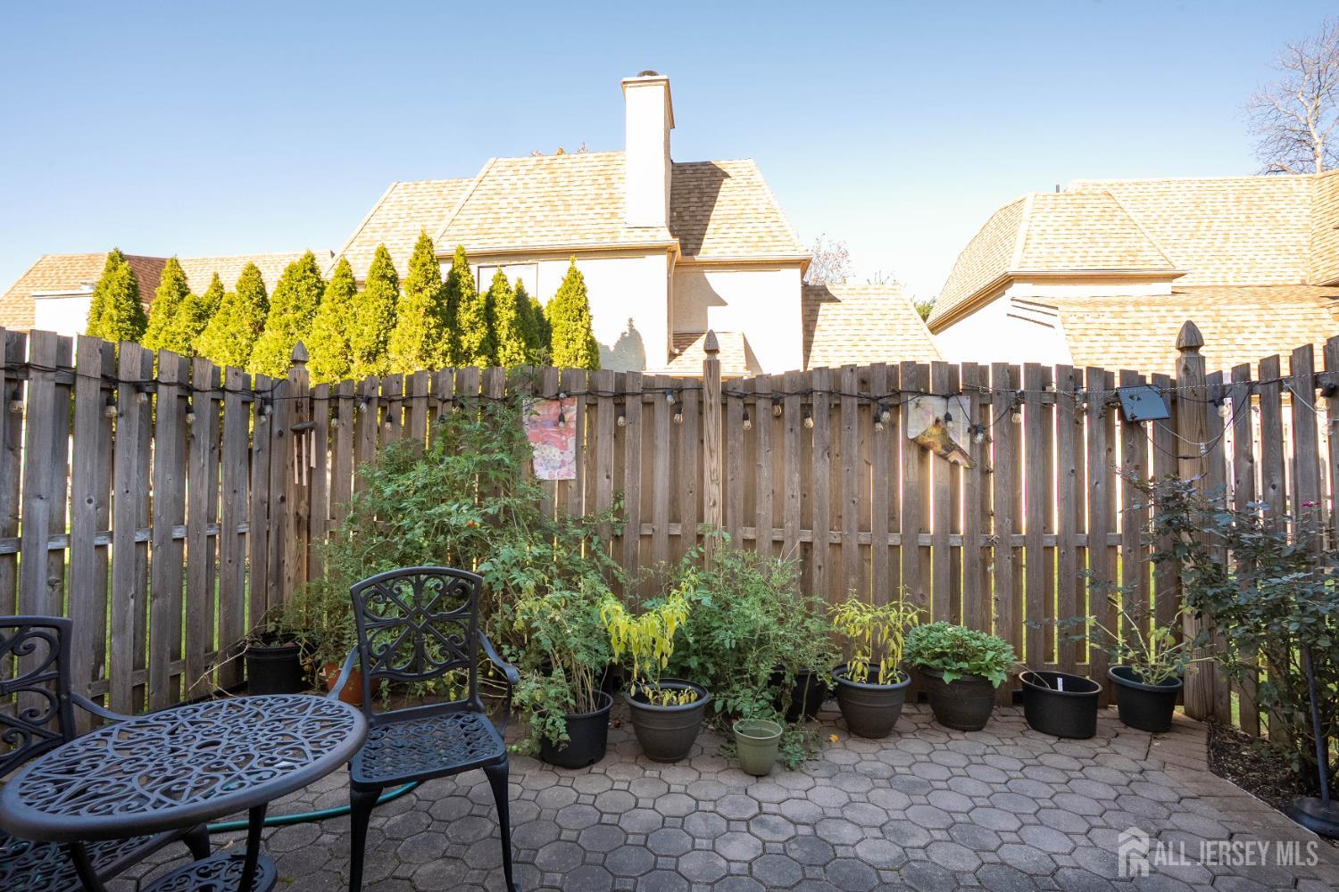 Edison, New Jersey, 08820, United States, 2 Bedrooms Bedrooms, ,3 BathroomsBathrooms,Residential,For Sale,1987330