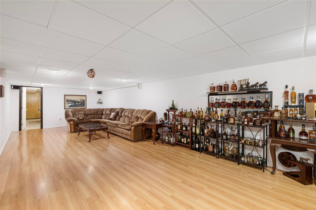 Cranston, Rhode Island, 02921, United States, 3 Bedrooms Bedrooms, ,2 BathroomsBathrooms,Residential,For Sale,1940913