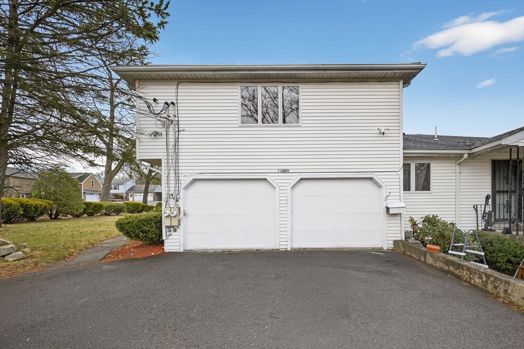 Framingham, Massachusetts, 01702, United States, 5 Bedrooms Bedrooms, ,5 BathroomsBathrooms,Residential,For Sale,2035320