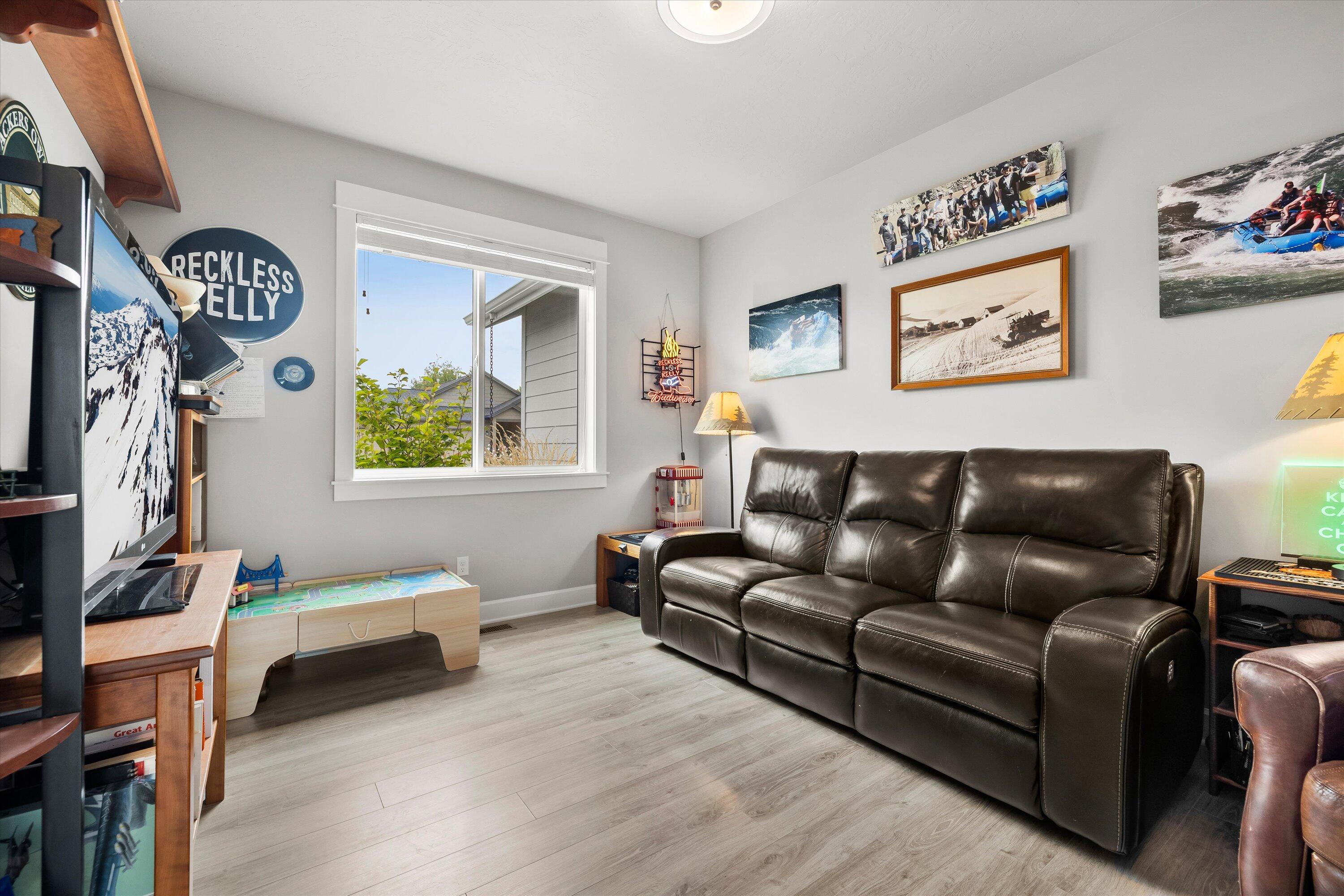 Redmond, Oregon, 97756, United States, 4 Bedrooms Bedrooms, ,3 BathroomsBathrooms,Residential,For Sale,1982797