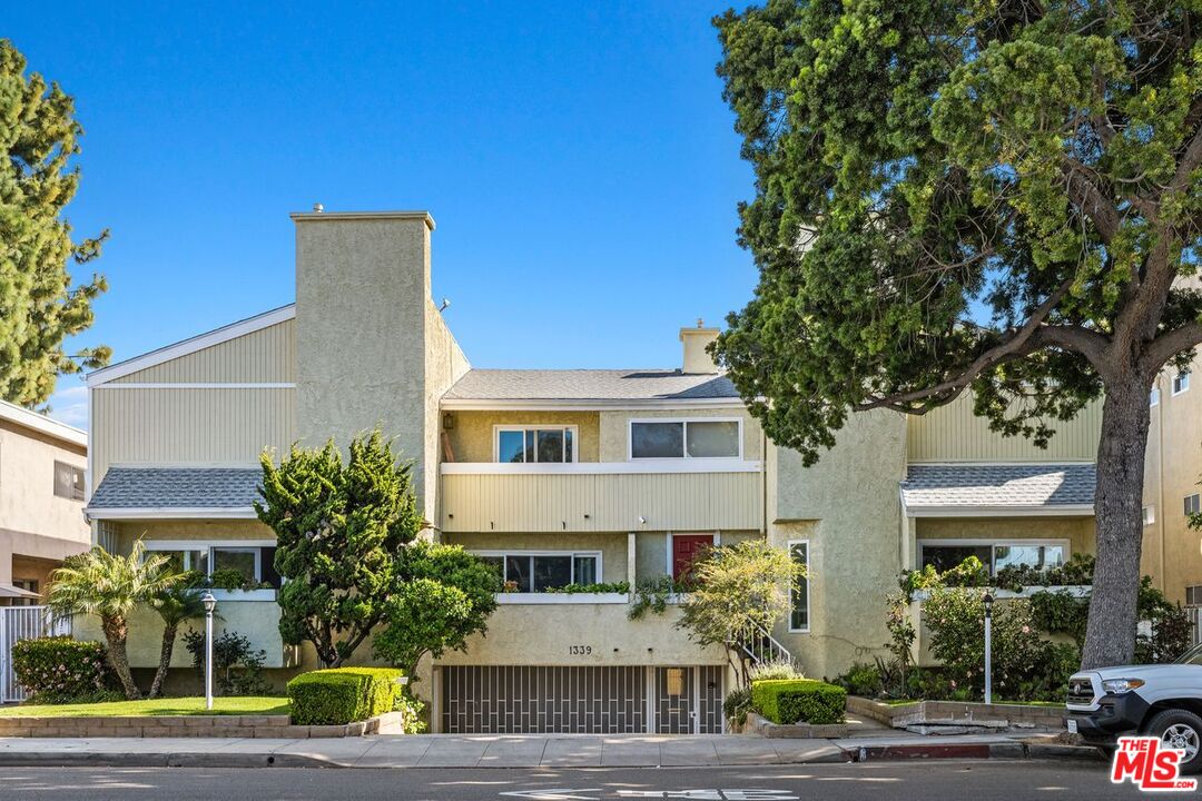 Santa Monica, California, 90404, United States, 3 Bedrooms Bedrooms, ,3 BathroomsBathrooms,Residential,For Sale,1779157