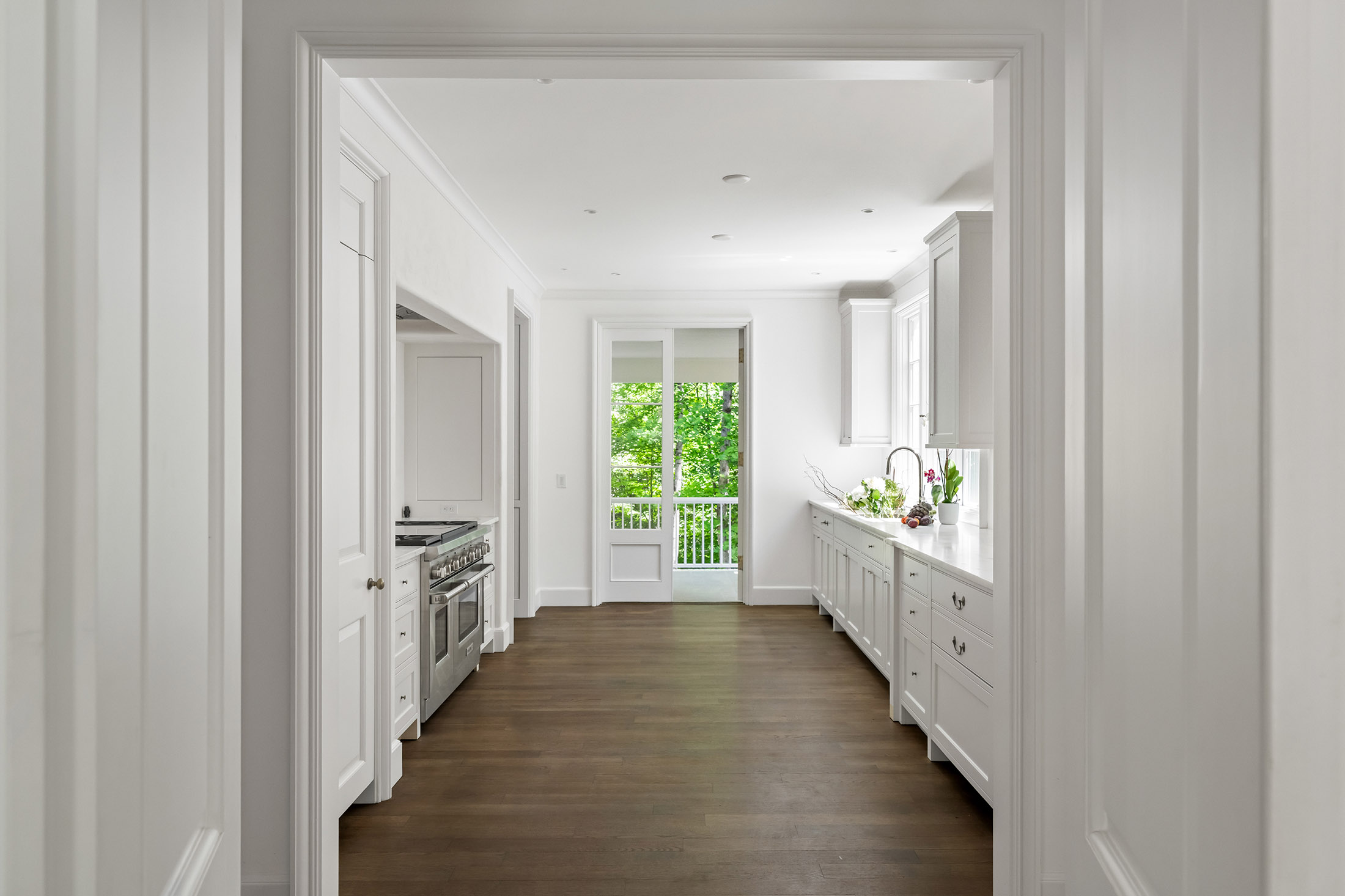 Timeless Architecture and Modern Livability Converge in Tuxedo Park Home - 物件實景
