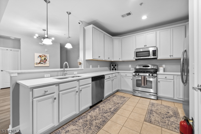 Hanover Twp., New Jersey, 07981, United States, 2 Bedrooms Bedrooms, ,2 BathroomsBathrooms,Residential,For Sale,2003399