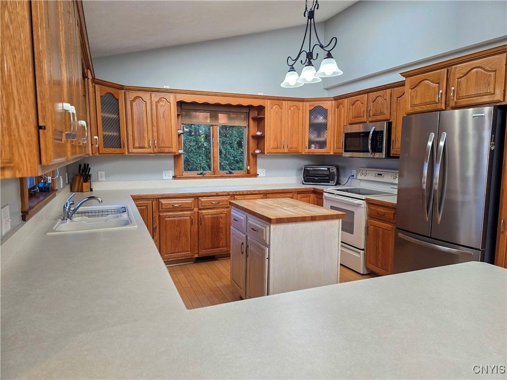 Sylvan Beach, New York, 13157, United States, 4 Bedrooms Bedrooms, ,2 BathroomsBathrooms,Residential,For Sale,1962557