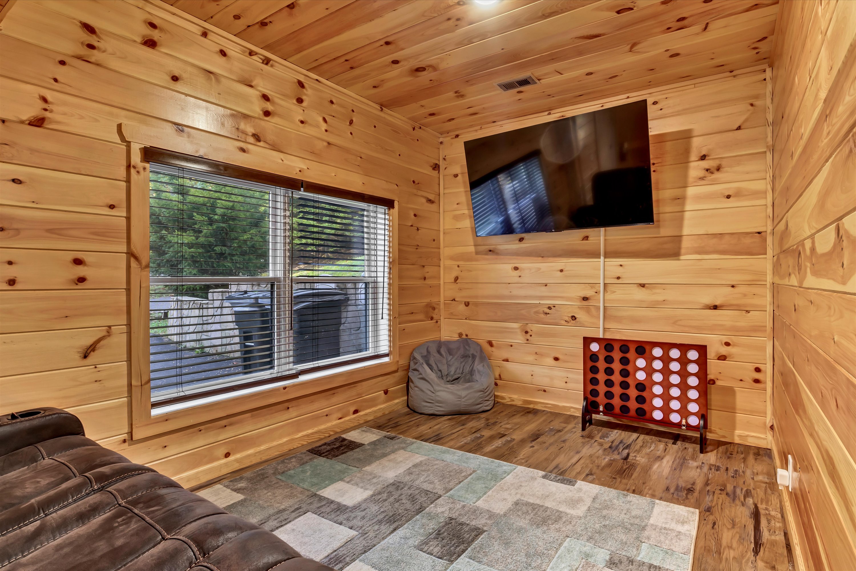 Sevierville, Tennessee, 37862, United States, 4 Bedrooms Bedrooms, ,5 BathroomsBathrooms,Residential,For Sale,1981038