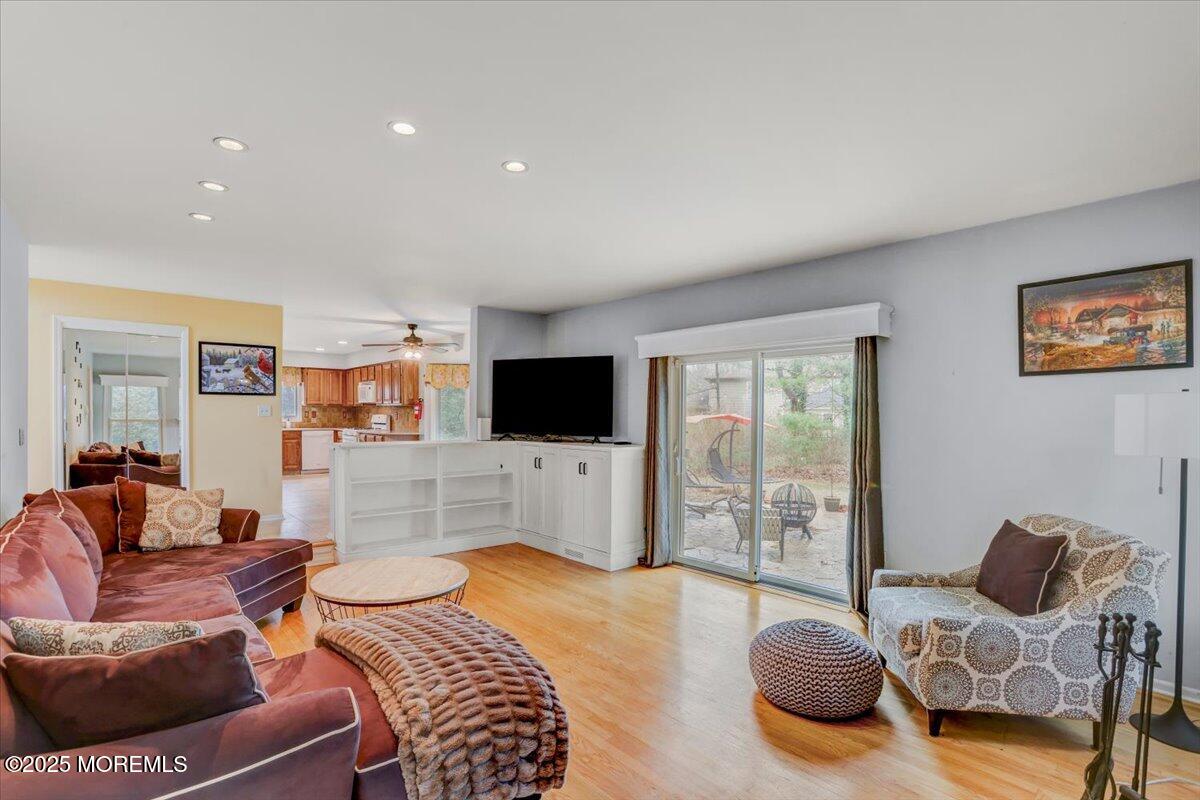 Freehold, New Jersey, 07728, United States, 5 Bedrooms Bedrooms, ,4 BathroomsBathrooms,Residential,For Sale,1974683