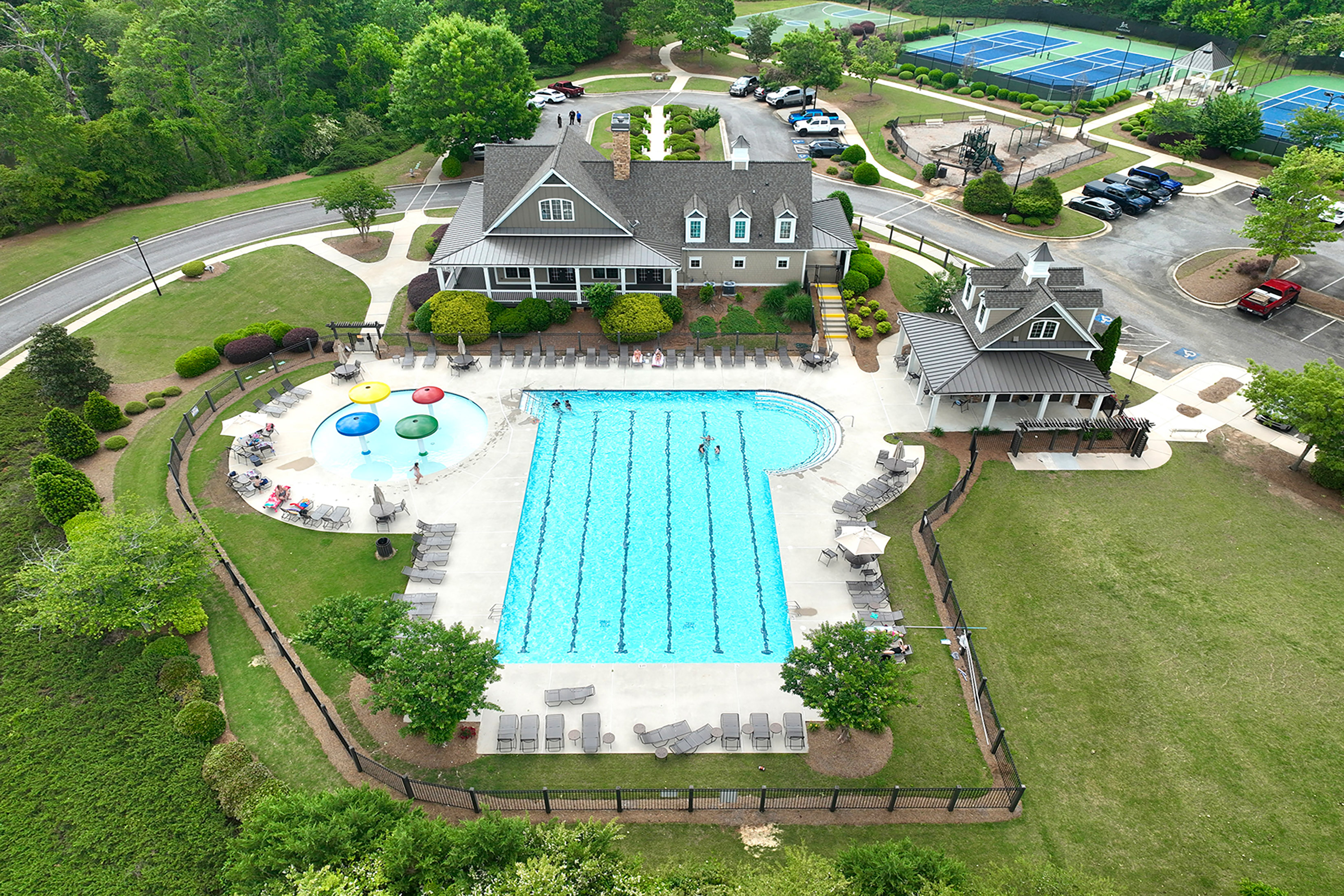  Classic Beauty in Amenity-rich Parkstone Community - 物件實景