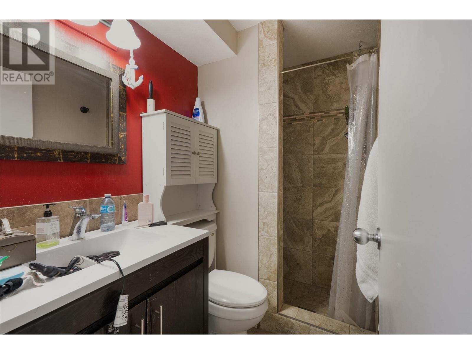 KELOWNA, British Columbia, V1X 6M4, CA, 3 Bedrooms Bedrooms, ,2 BathroomsBathrooms,Residential,For Sale,1836939