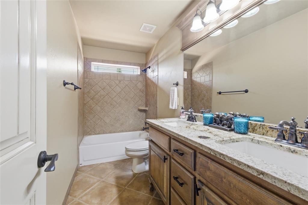 Mustang, Oklahoma, 73064, United States, 4 Bedrooms Bedrooms, ,4 BathroomsBathrooms,Residential,For Sale,1966333