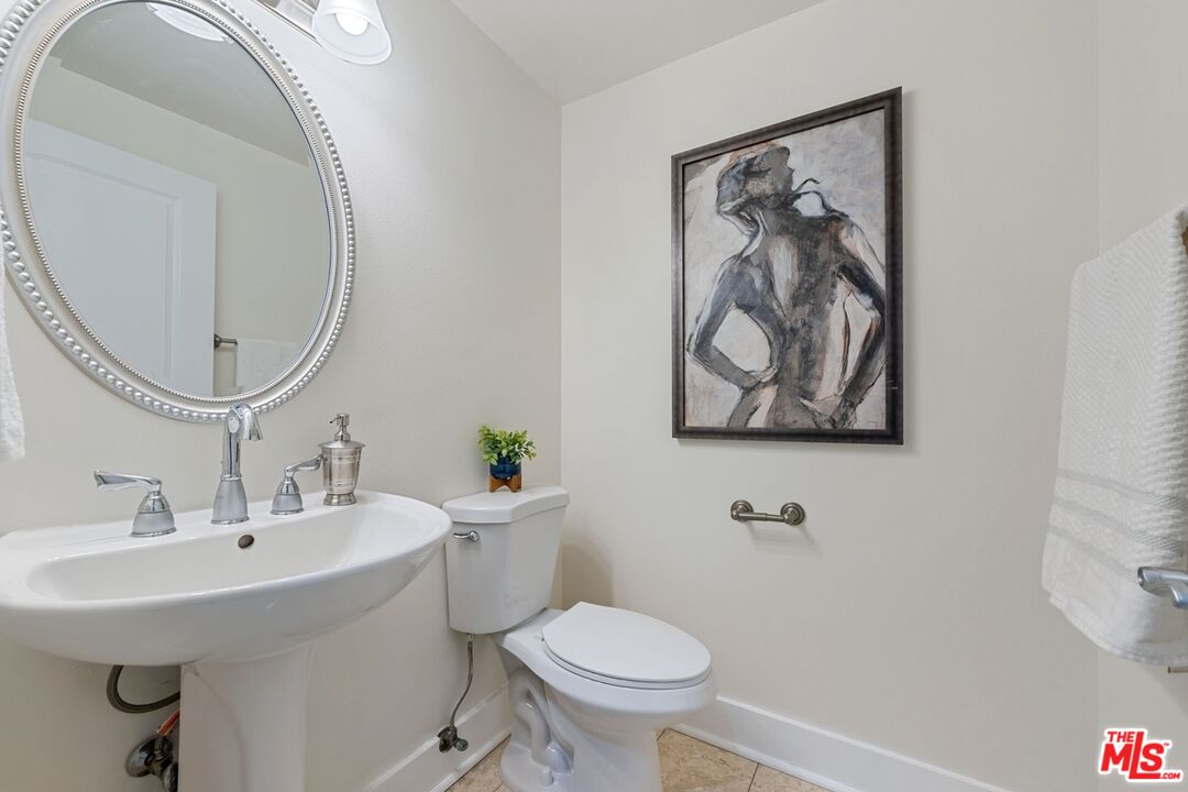 Los Angeles, California, 90064, United States, 2 Bedrooms Bedrooms, ,3 BathroomsBathrooms,Residential,For Sale,2003516