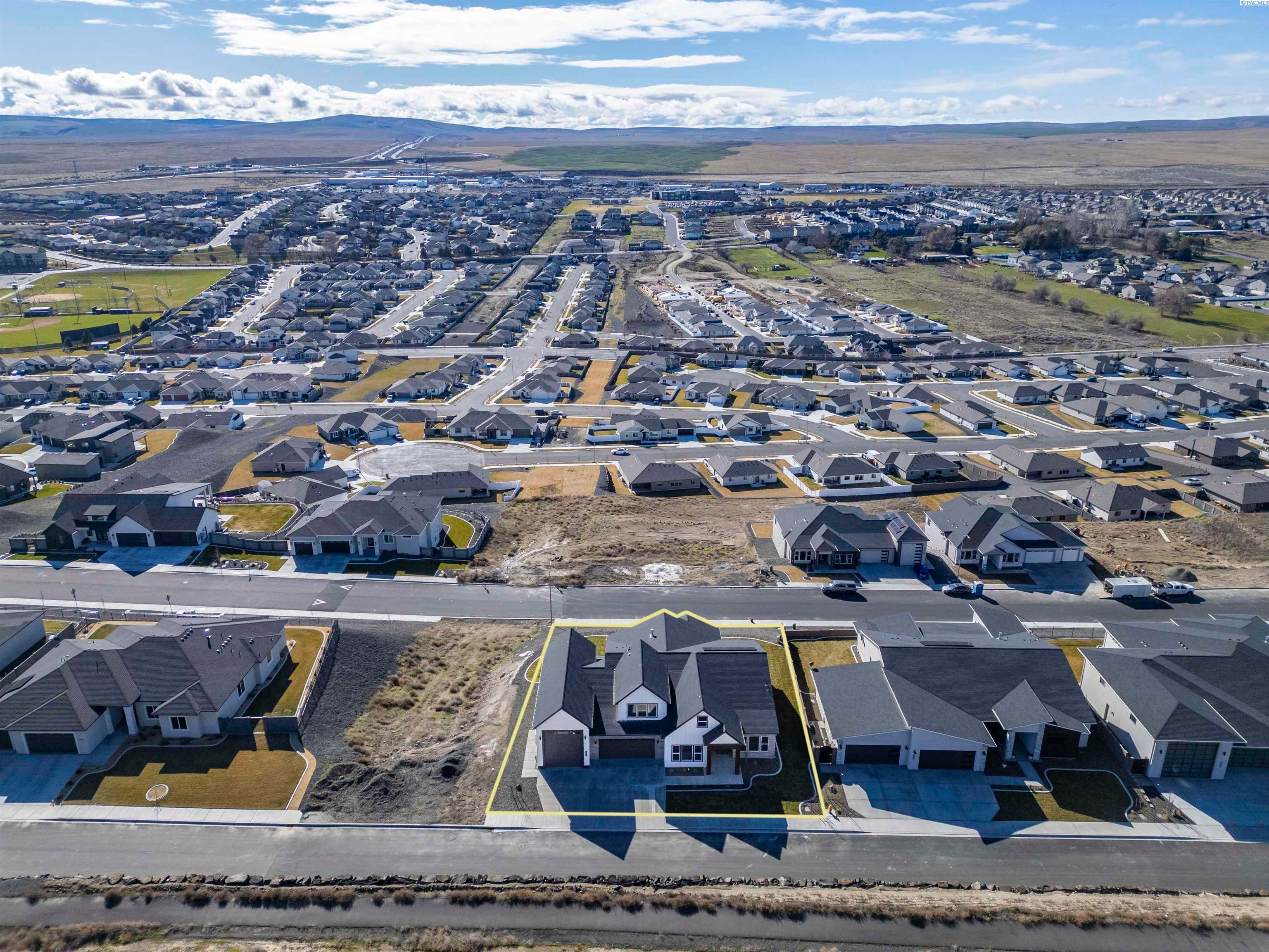 Kennewick, Washington, 99338, United States, 4 Bedrooms Bedrooms, ,4 BathroomsBathrooms,Residential,For Sale,2023232