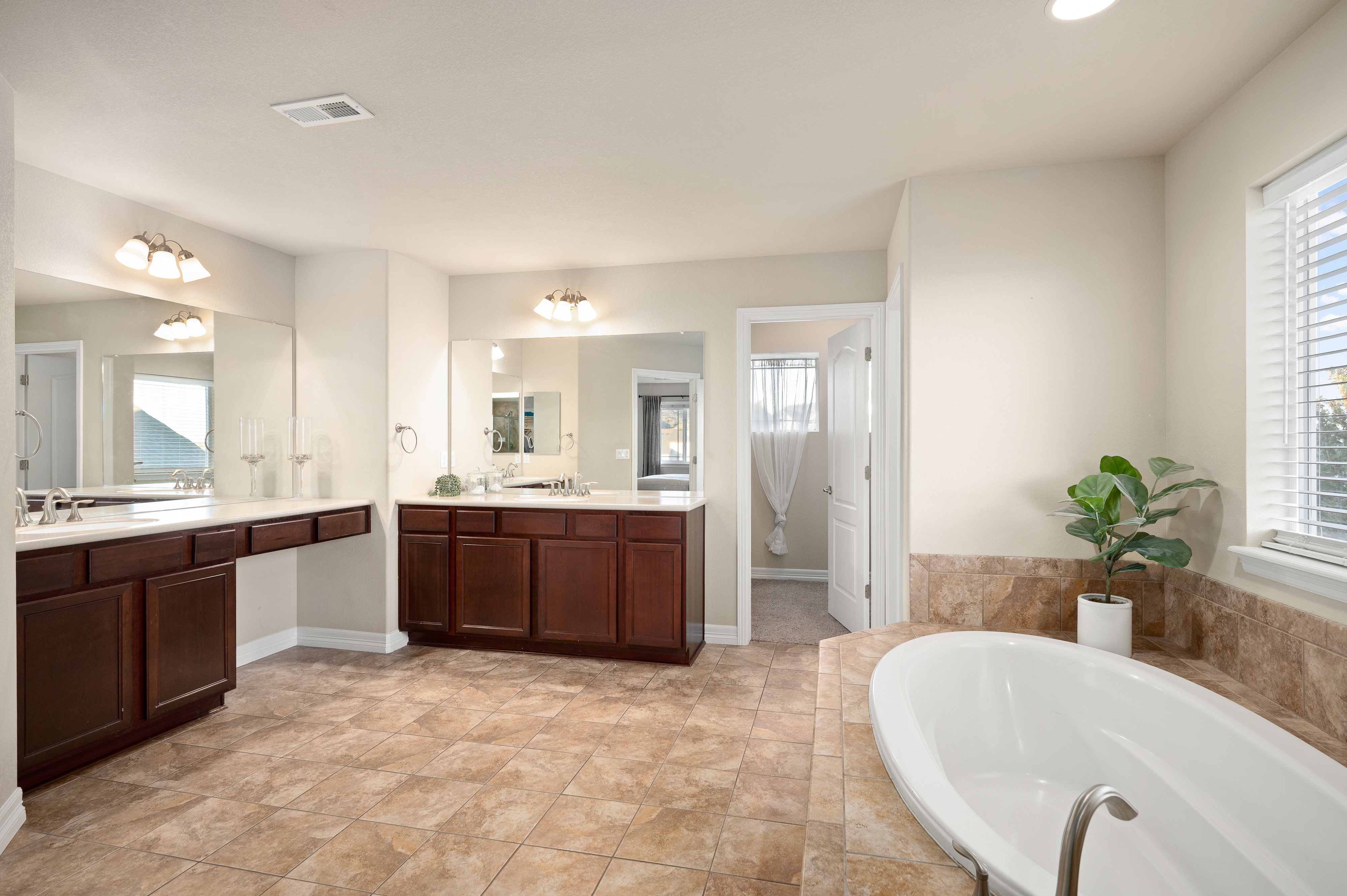 Red Hawk Ridge Fairway Home with Massive Island Kitchen & Walk-Out Golf Entertai - 物件實景