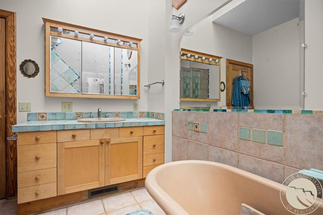 Billings, Montana, 59101, United States, 5 Bedrooms Bedrooms, ,4 BathroomsBathrooms,Residential,For Sale,1977602