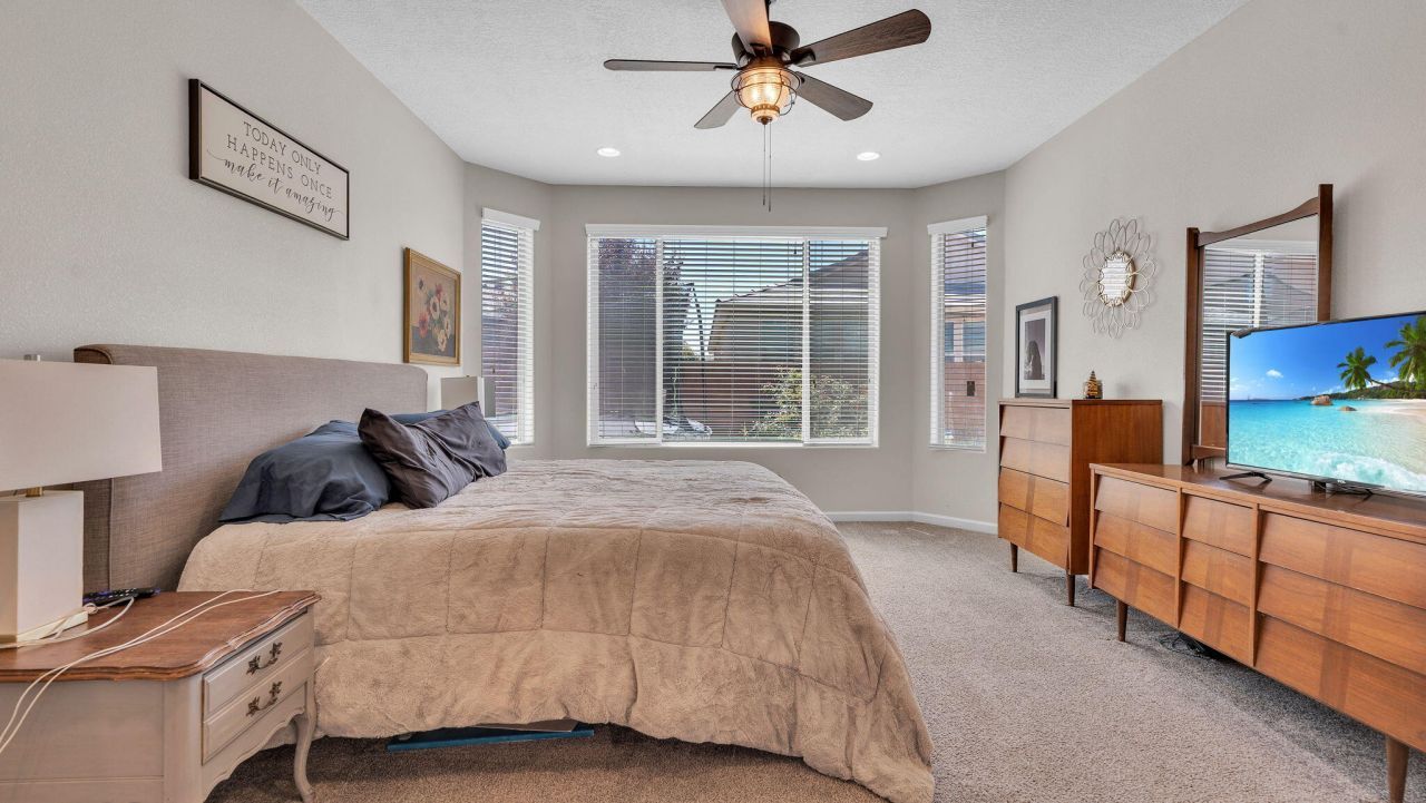 Albuquerque, New Mexico, 87106, United States, 5 Bedrooms Bedrooms, ,4 BathroomsBathrooms,Residential,For Sale,1907467