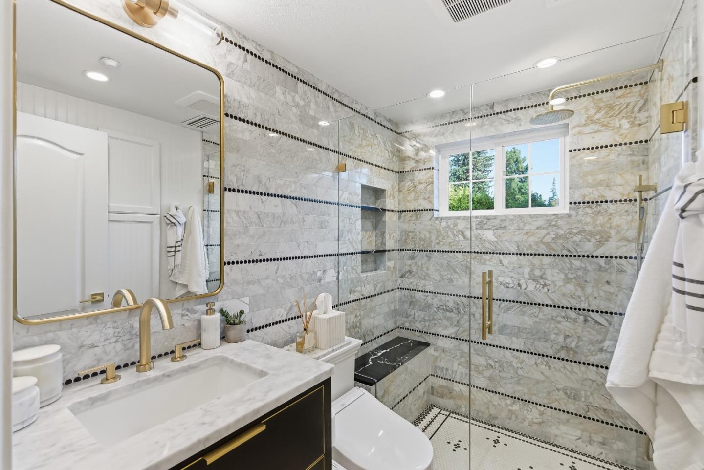 Menlo Park, California, 94025, United States, 1 Bedroom Bedrooms, ,1 BathroomBathrooms,Residential,For Sale,1992903