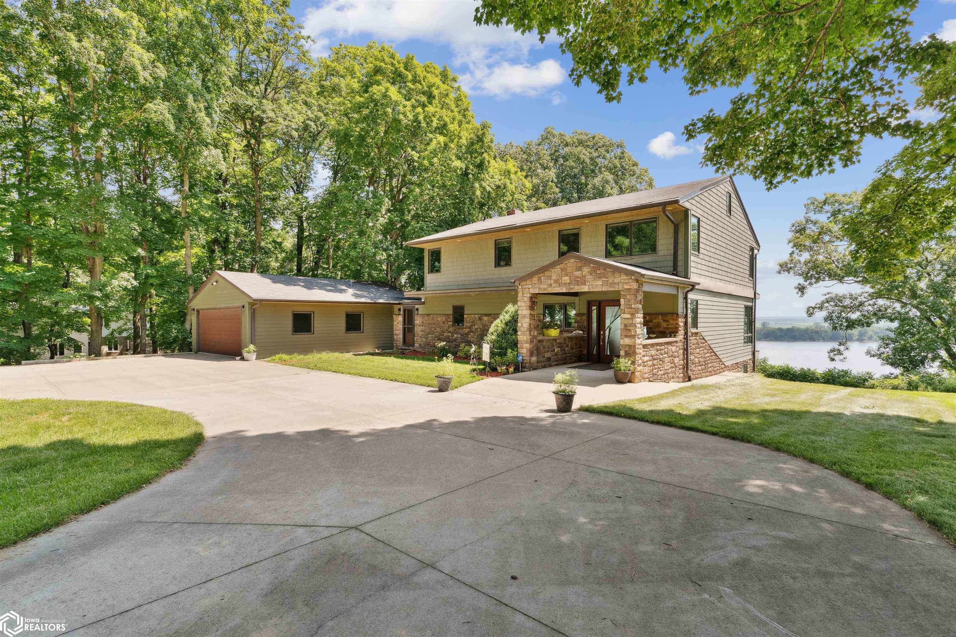Burlington, Iowa, 52601, United States, 3 Bedrooms Bedrooms, ,3 BathroomsBathrooms,Residential,For Sale,1879200