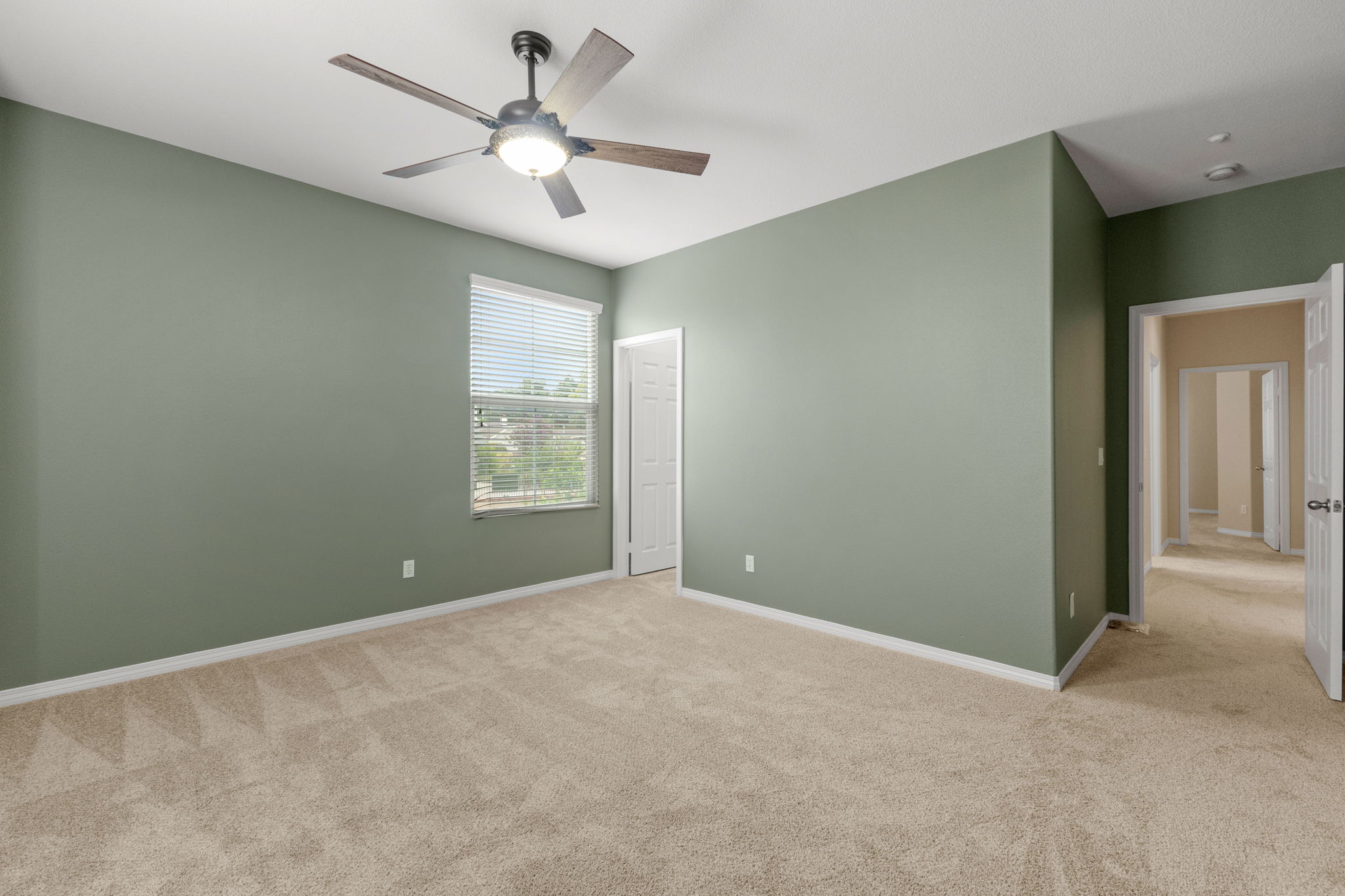 Redlands, California, 92374, United States, 6 Bedrooms Bedrooms, ,4 BathroomsBathrooms,Residential,For Sale,1923576