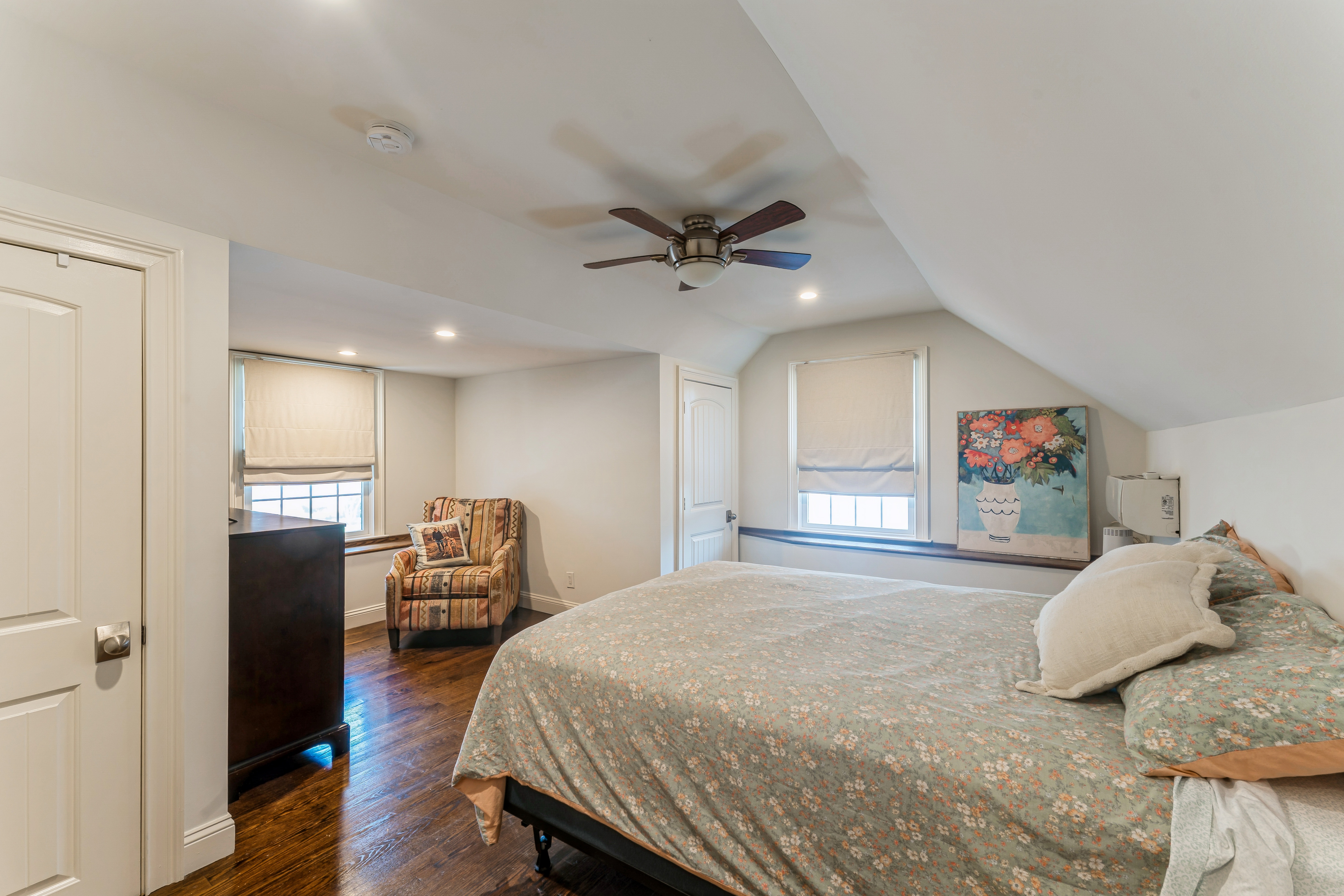 Floral Park, New York, 11001, United States, 4 Bedrooms Bedrooms, ,3 BathroomsBathrooms,Residential,For Sale,1905597