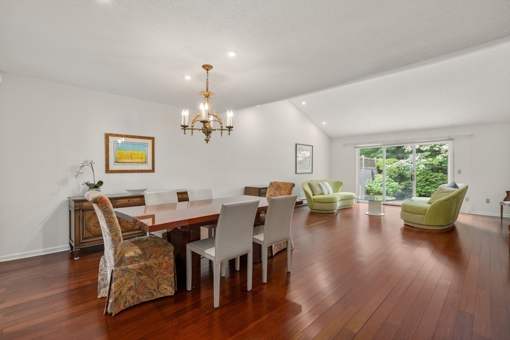 Newton, Massachusetts, 02459, United States, 2 Bedrooms Bedrooms, ,3 BathroomsBathrooms,Residential,For Sale,1885759