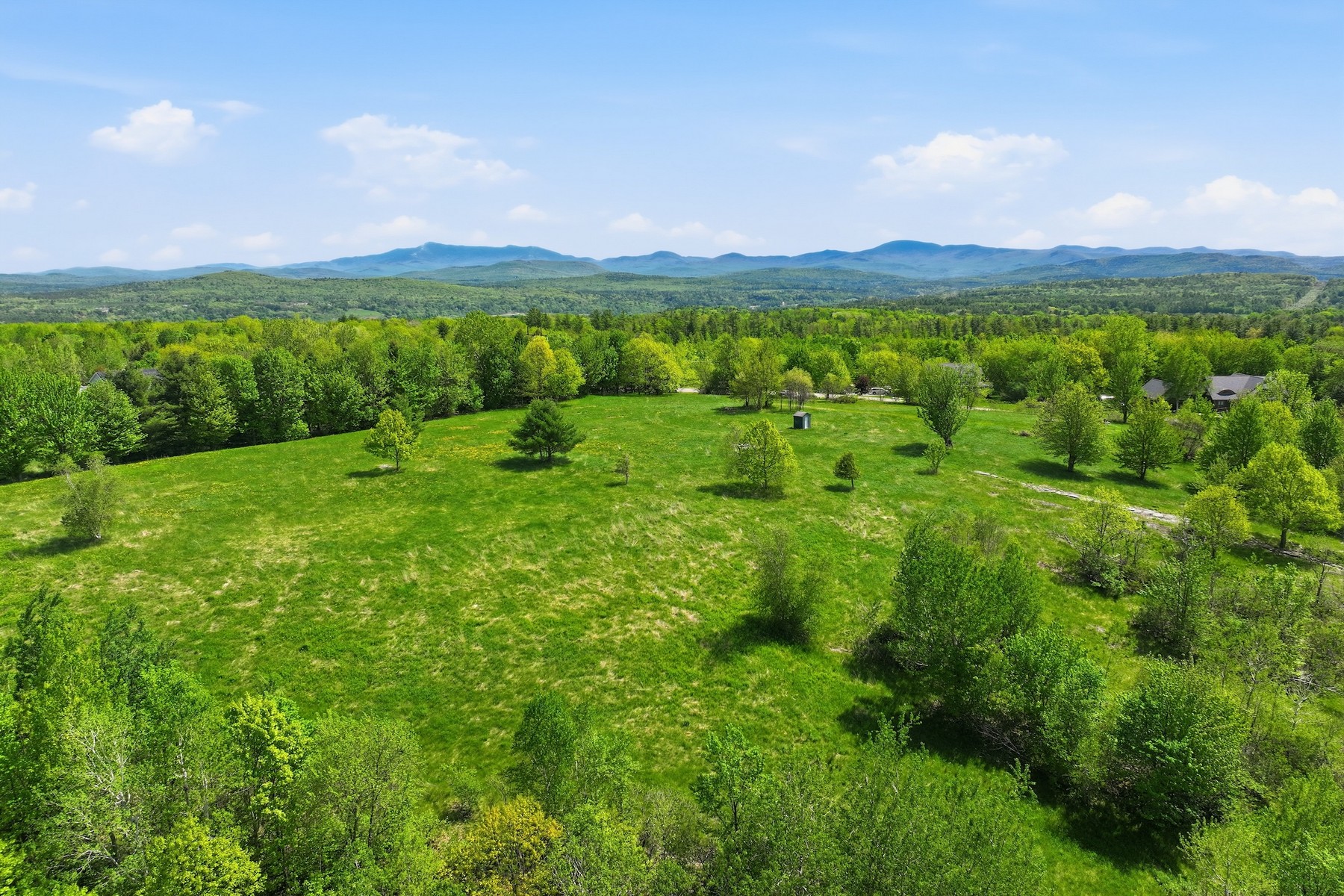  351 Ledgewood Drive - 物件實景