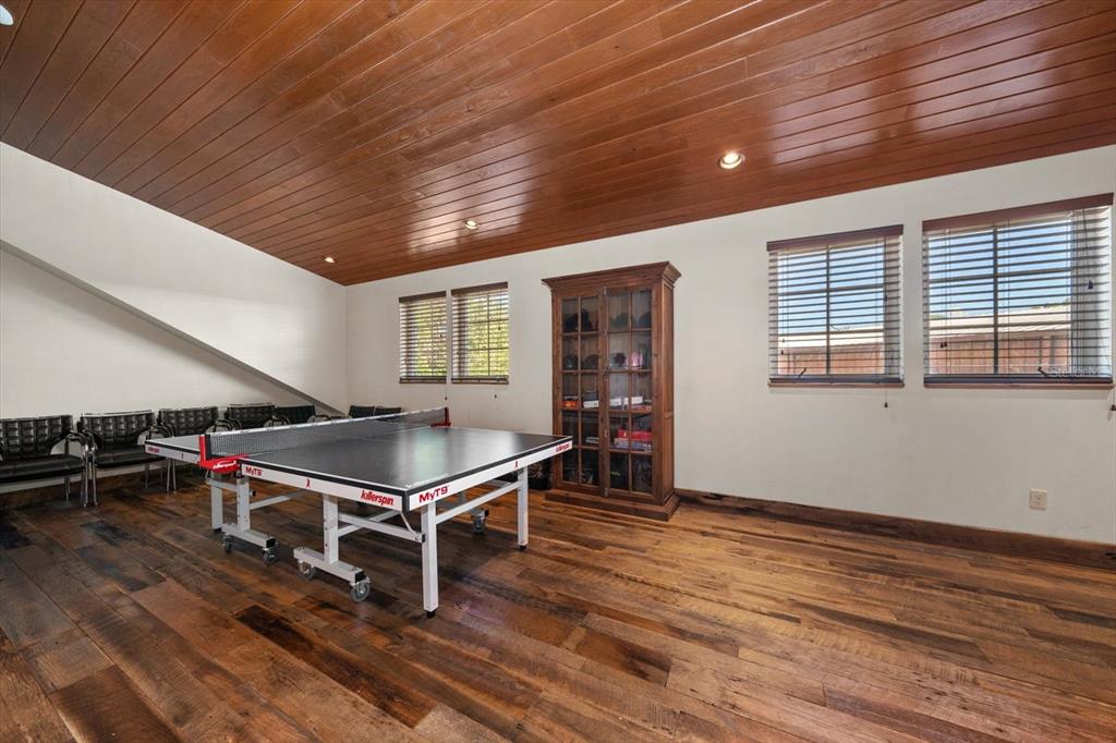 Largo, Florida, 33774, United States, 5 Bedrooms Bedrooms, ,7 BathroomsBathrooms,Residential,For Sale,1876225
