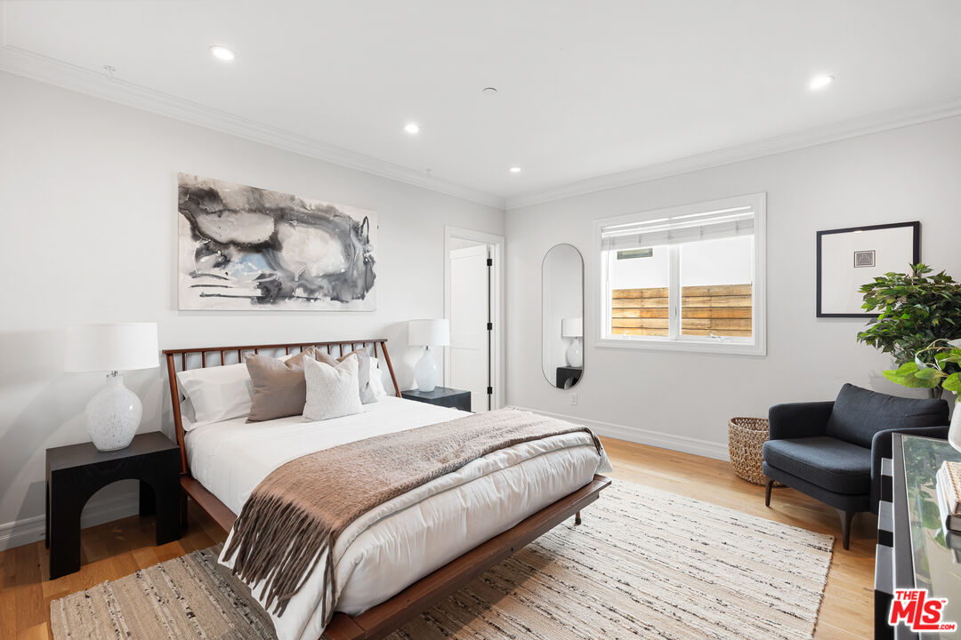 Los Angeles, California, 90046, United States, 5 Bedrooms Bedrooms, ,5 BathroomsBathrooms,Residential,For Sale,1932208