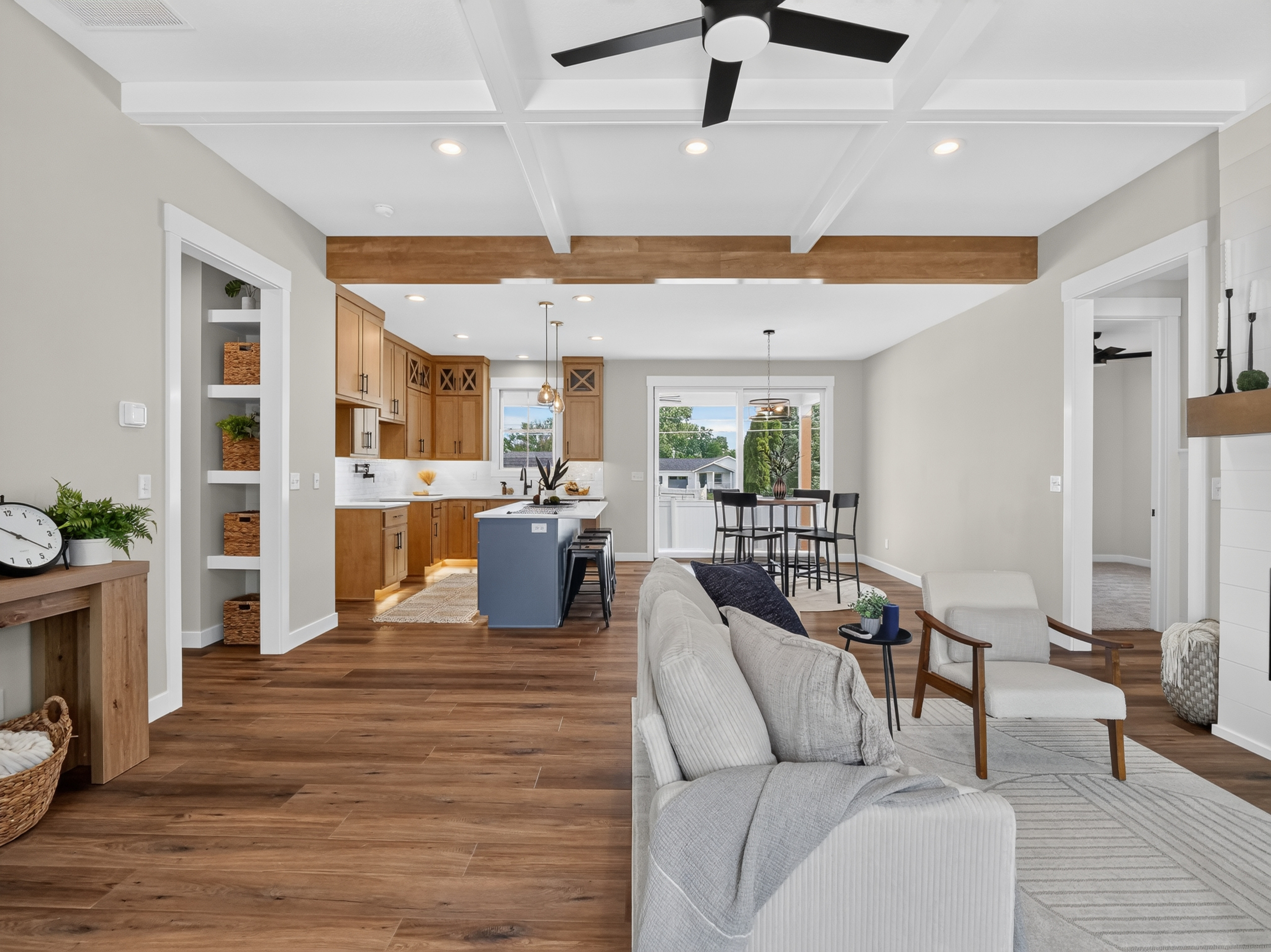  Modern Farmhouse w/ High-End Finishes - 物件實景