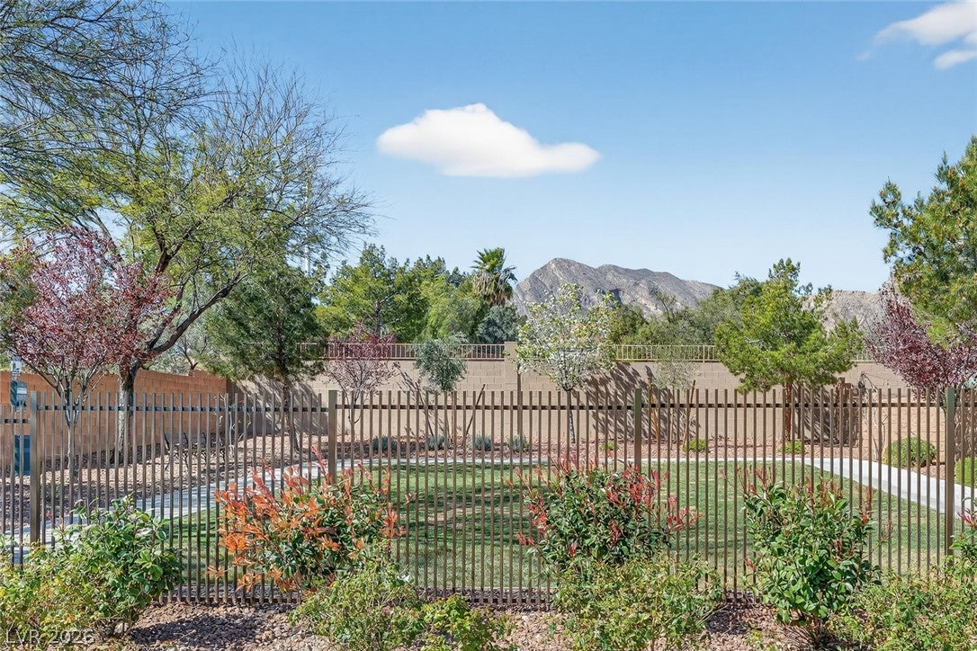 Las Vegas, Nevada, 89129, United States, 4 Bedrooms Bedrooms, ,3 BathroomsBathrooms,Residential,For Sale,2023651