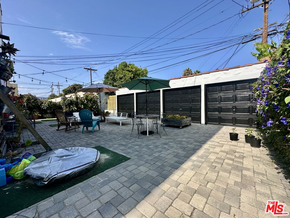 Los Angeles, California, 90036, United States, 8 Bedrooms Bedrooms, ,Residential,For Sale,1796348
