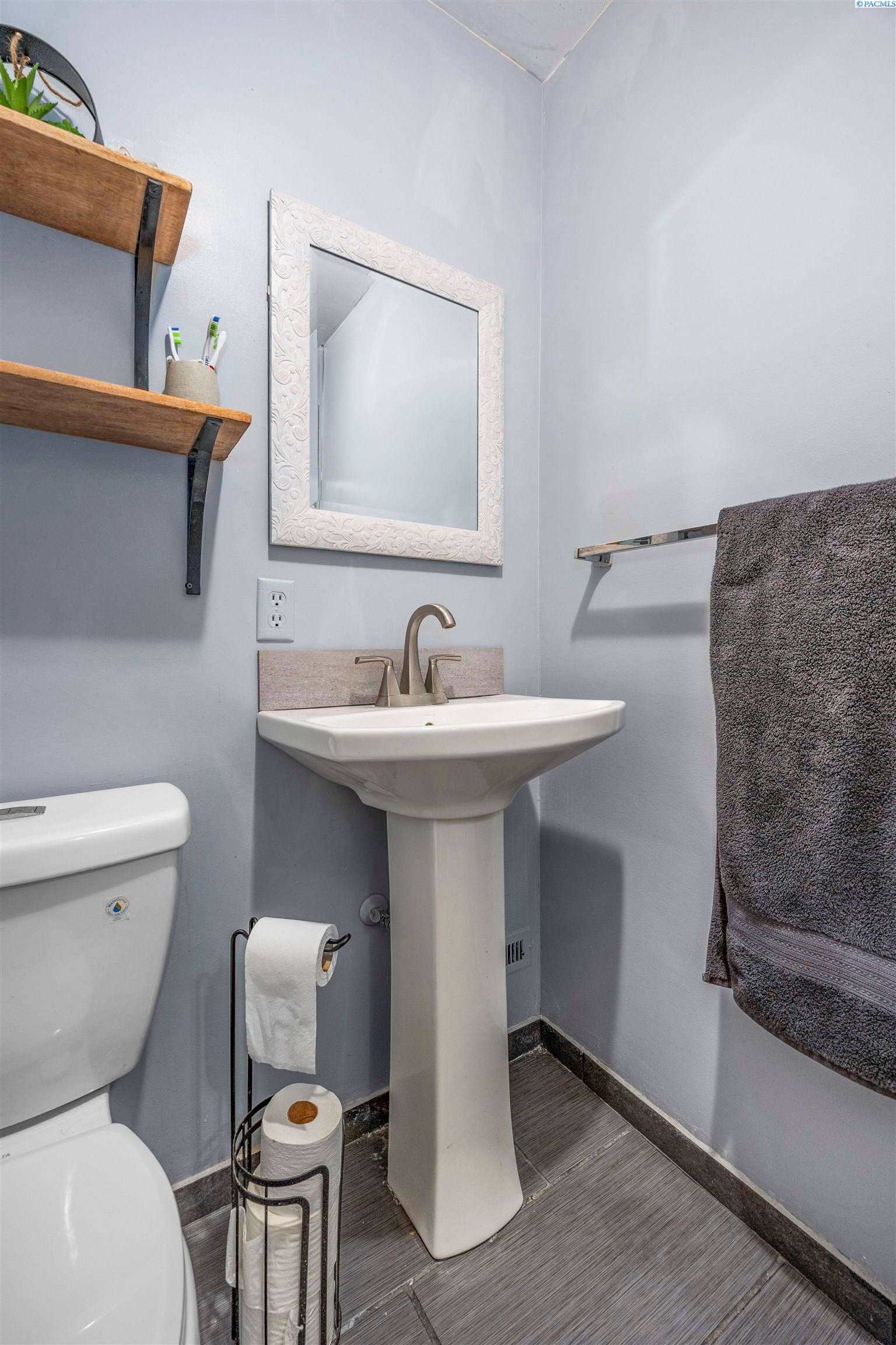 Sunnyside, Washington, 98944, United States, 4 Bedrooms Bedrooms, ,3 BathroomsBathrooms,Residential,For Sale,1979246