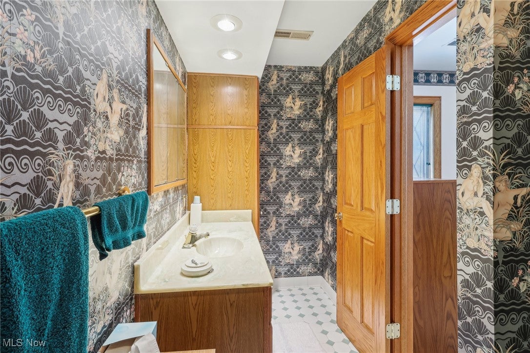 Orwell, Ohio, 44076, United States, 4 Bedrooms Bedrooms, ,6 BathroomsBathrooms,Residential,For Sale,1975661