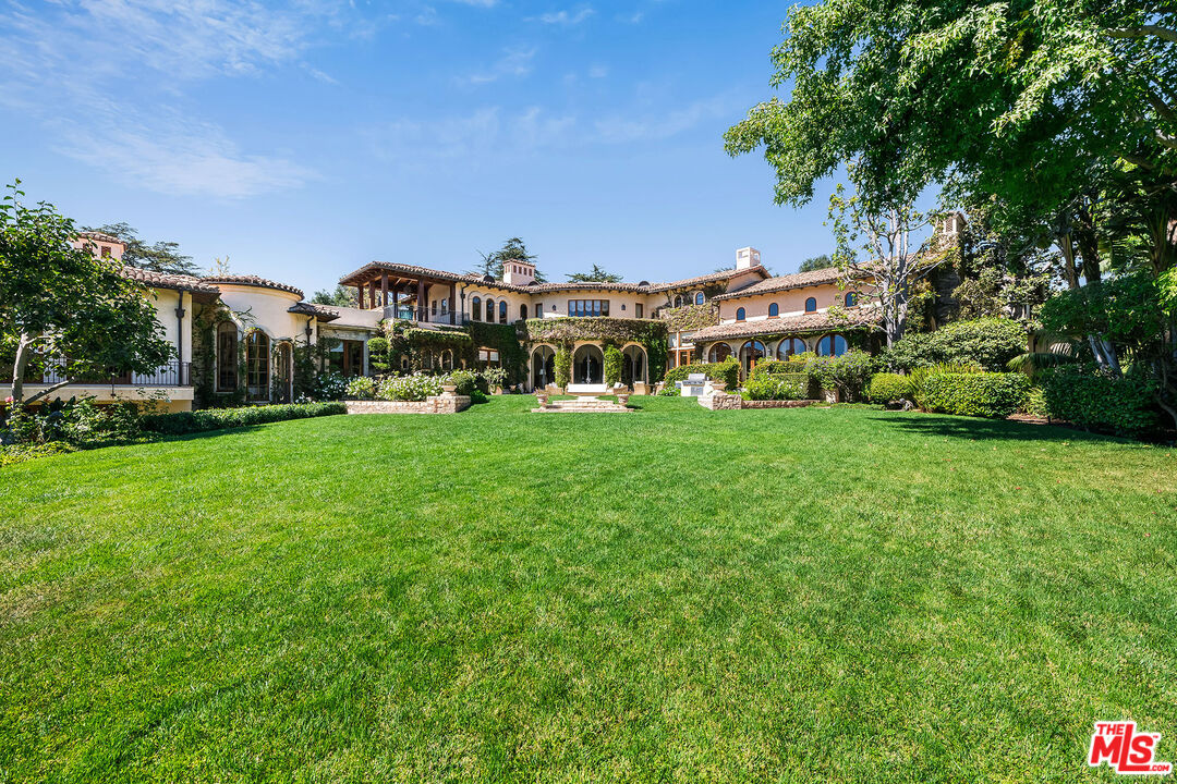 Pacific Palisades, California, 90272, United States, 8 Bedrooms Bedrooms, ,12 BathroomsBathrooms,Residential,For Sale,1949895