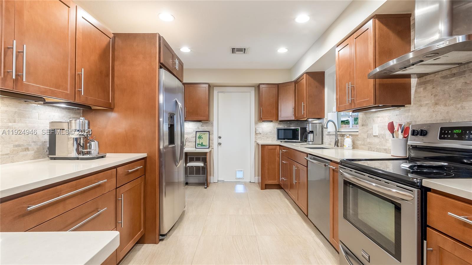 Hollywood, Florida, 33021, United States, 3 Bedrooms Bedrooms, ,2 BathroomsBathrooms,Residential,For Sale,2001683